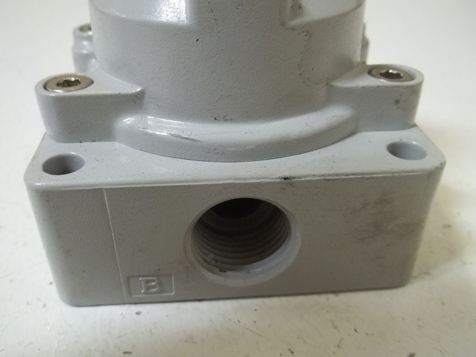 ARO M514LR PNEUMATIC AIR VALVE (AS PICTURED) *USED*