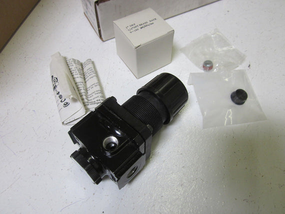 ARROW PNEUMATICS 9008 PRESSURE REGULATOR W/ GAUGE R352 *NEW IN BOX*