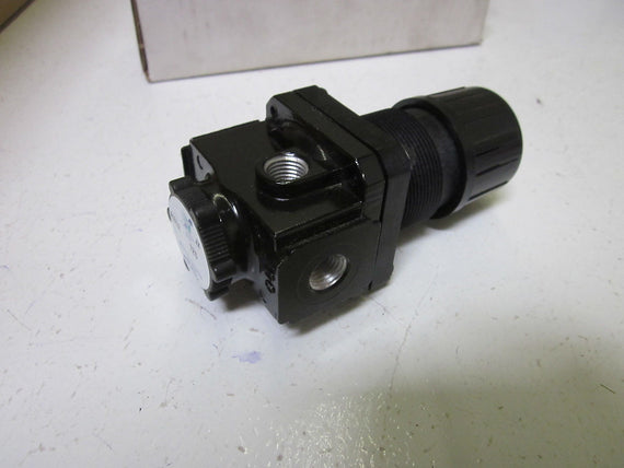 ARROW PNEUMATICS 9008 PRESSURE REGULATOR W/ GAUGE R352 *NEW IN BOX*