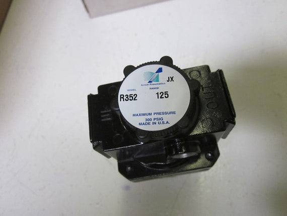 ARROW PNEUMATICS 9008 PRESSURE REGULATOR W/ GAUGE R352 *NEW IN BOX*