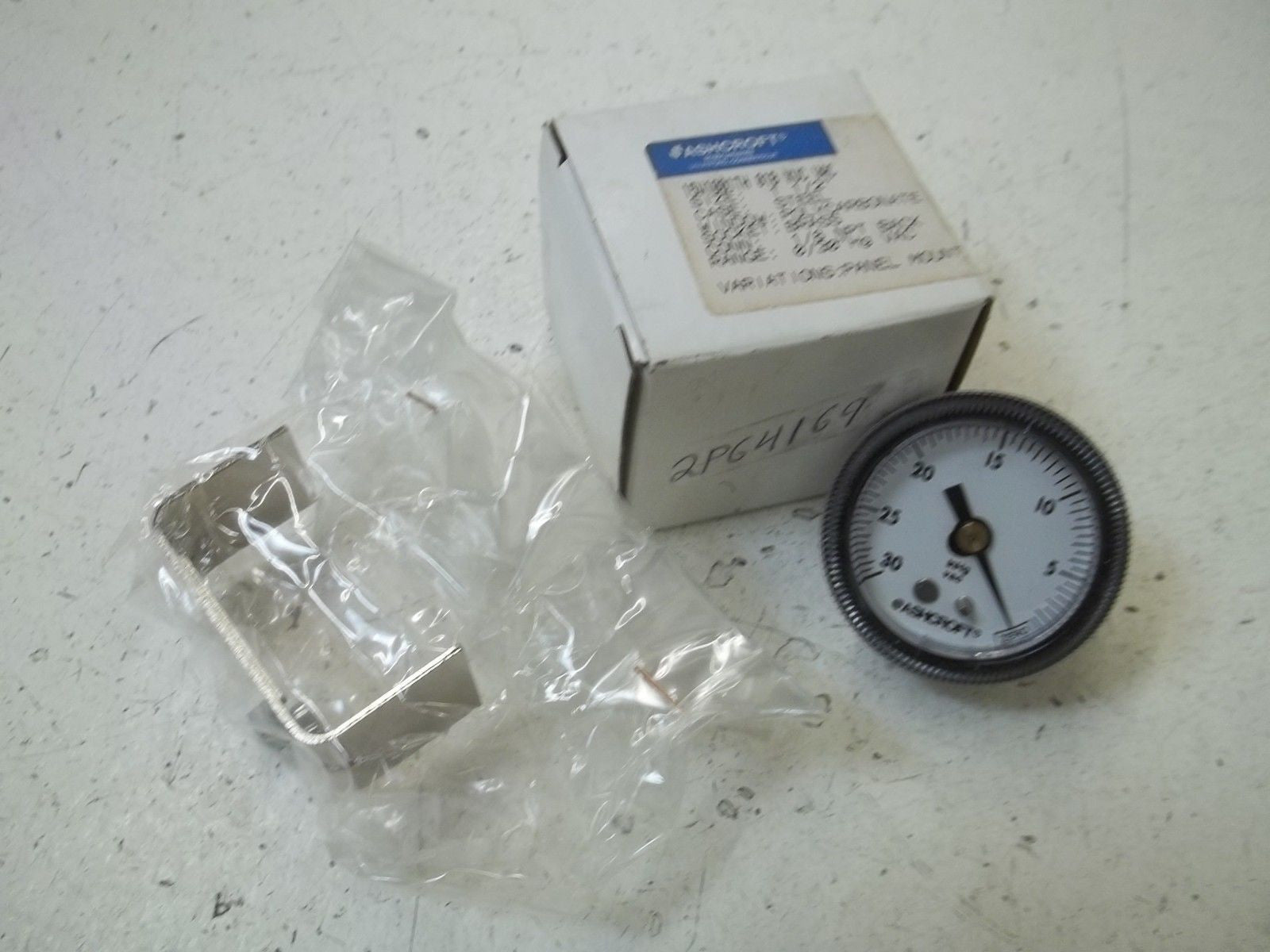 ASHCROFT 15W1001TH01BXUCVAC PRESSURE GAUGE 0-30"Hg VAC *NEW IN BOX*
