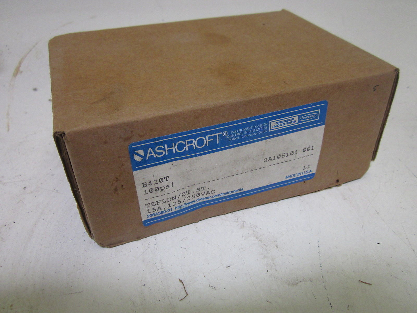 ASHCROFT B420T 100PSI  *NEW IN BOX*