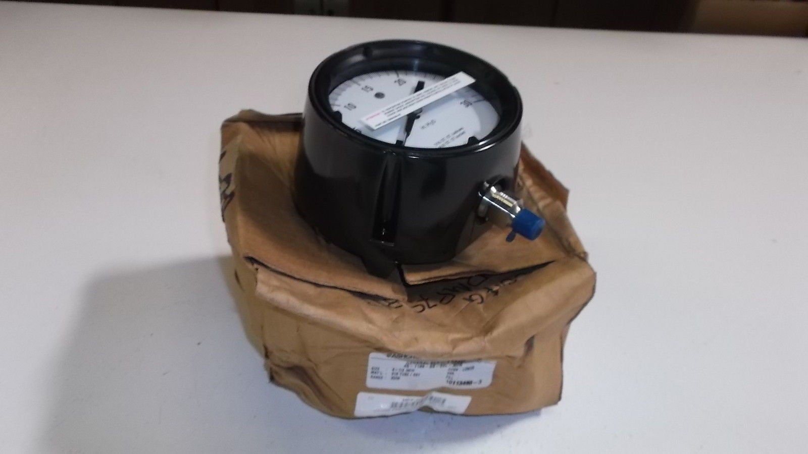 ASHCROFT BELLOWS GAUGE 45-1188-SS-02L-30I (AS PICTURED) *NEW IN BOX*