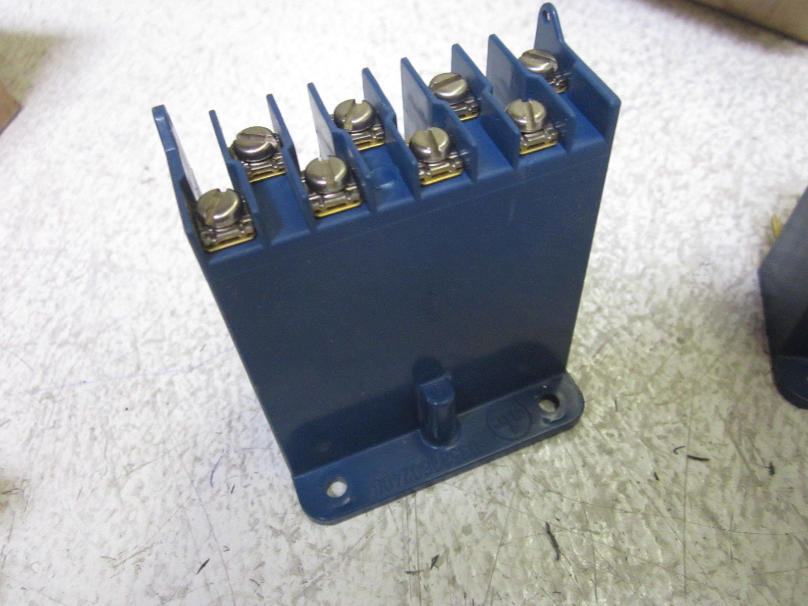 ATC SURFACE MOUNTING BRACKET ASSEMBLY 353 260 27 00 *NEW IN BOX*