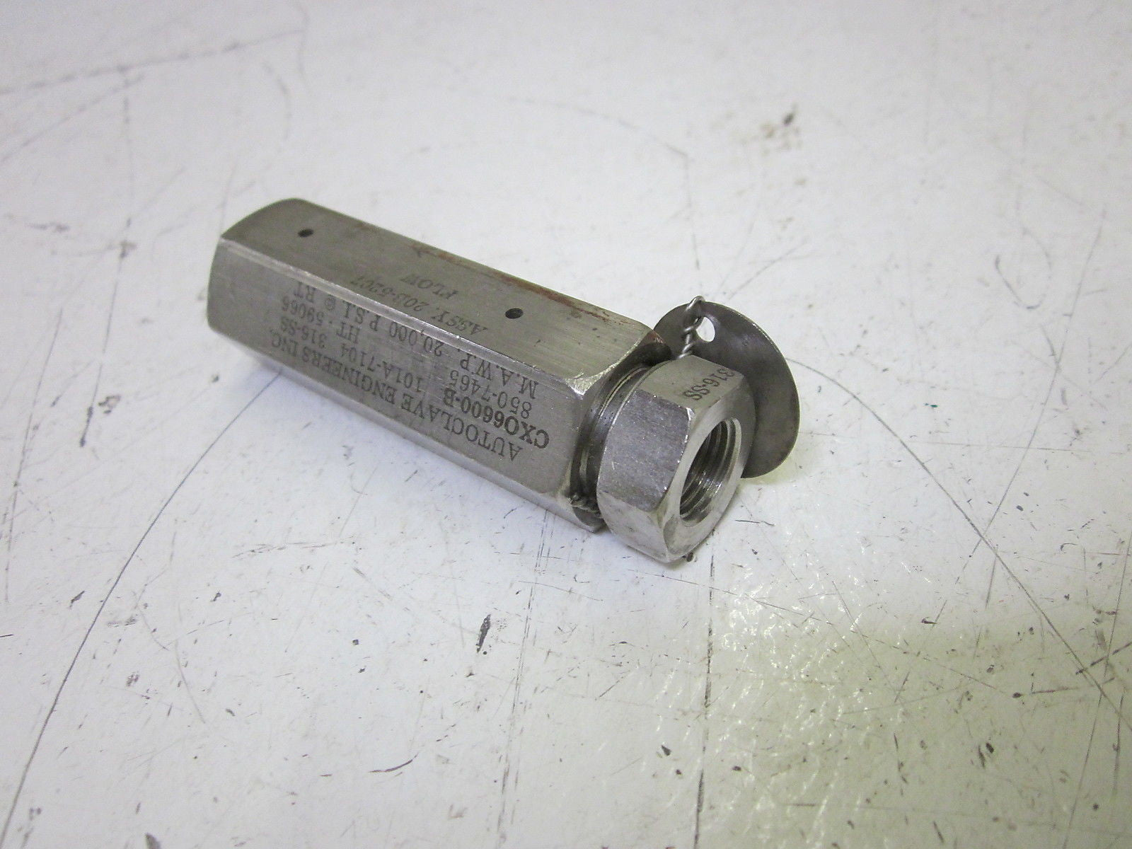 AUTOCLAVE ENGINEERS INC.  CX06600-B 101A-7104 316-SS VALVE 20,000PSI *USED*