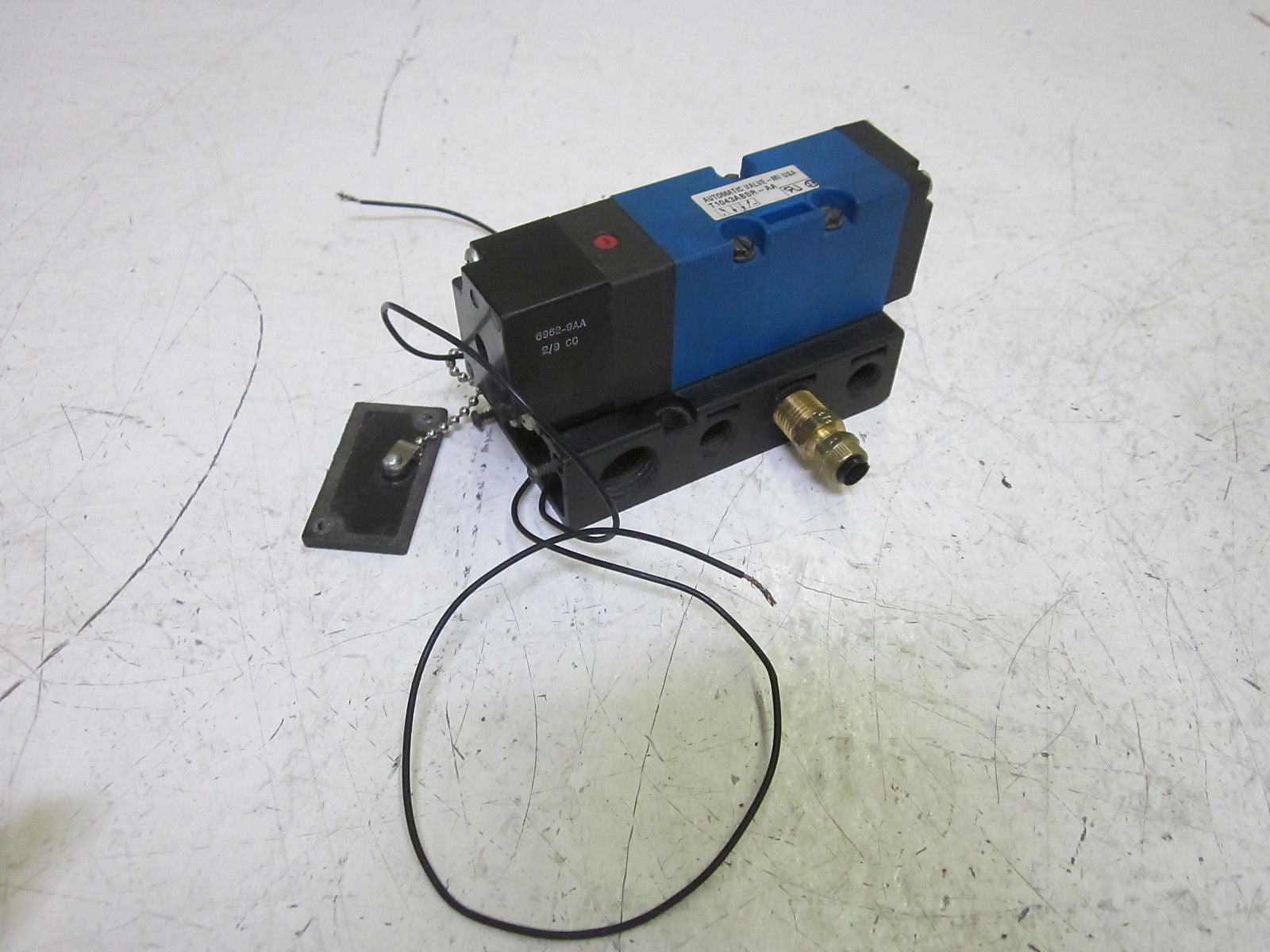 AUTOMATIC VALVE T1043ABSR-AA W/BASE  *USED*