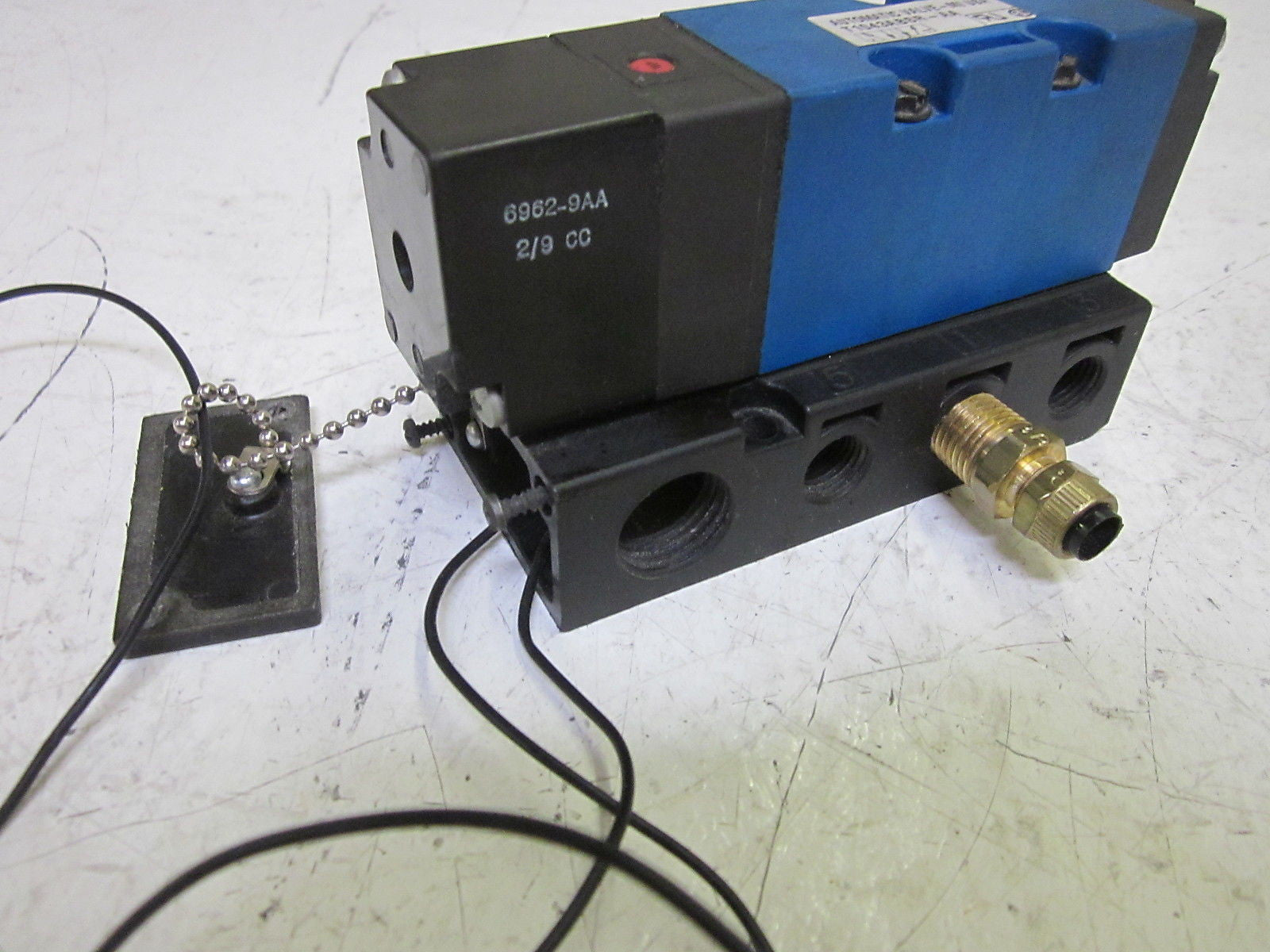 AUTOMATIC VALVE T1043ABSR-AA W/BASE  *USED*
