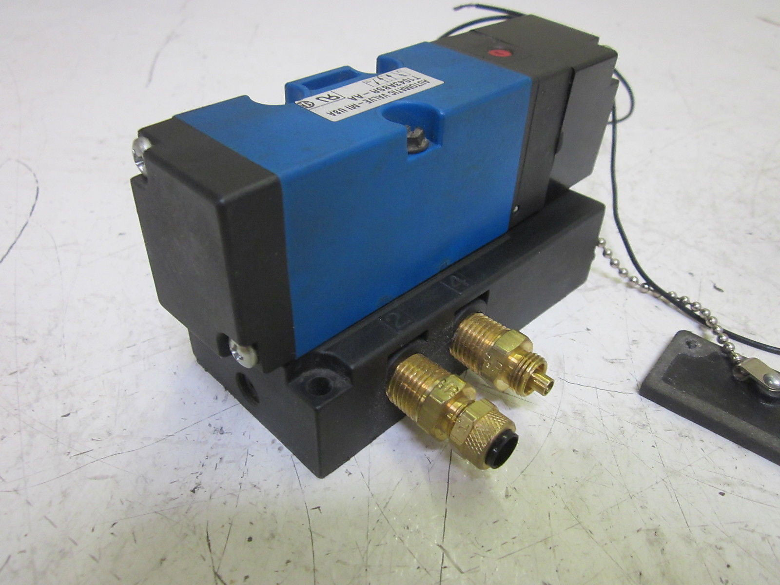 AUTOMATIC VALVE T1043ABSR-AA W/BASE  *USED*