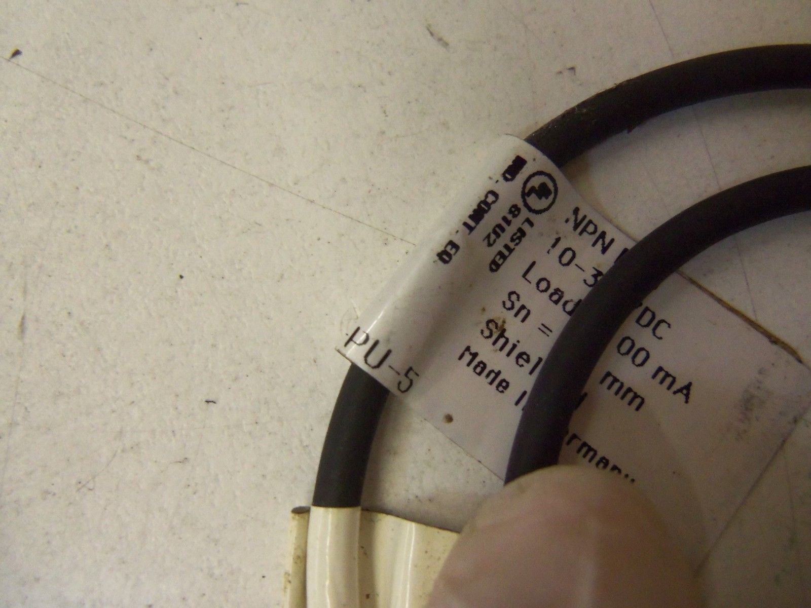 BALLUFF BES-516-3008-E4-C-PU-5 *USED*