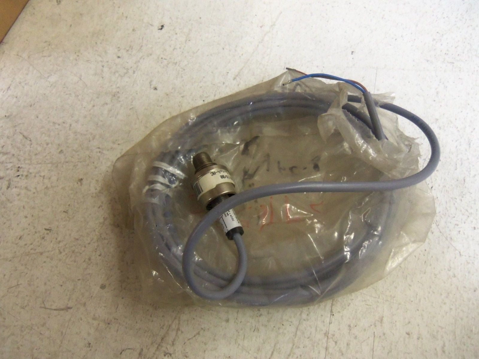 BALLUFF BES516-207-BO-E-03 PROXIMITY SENSOR *USED*