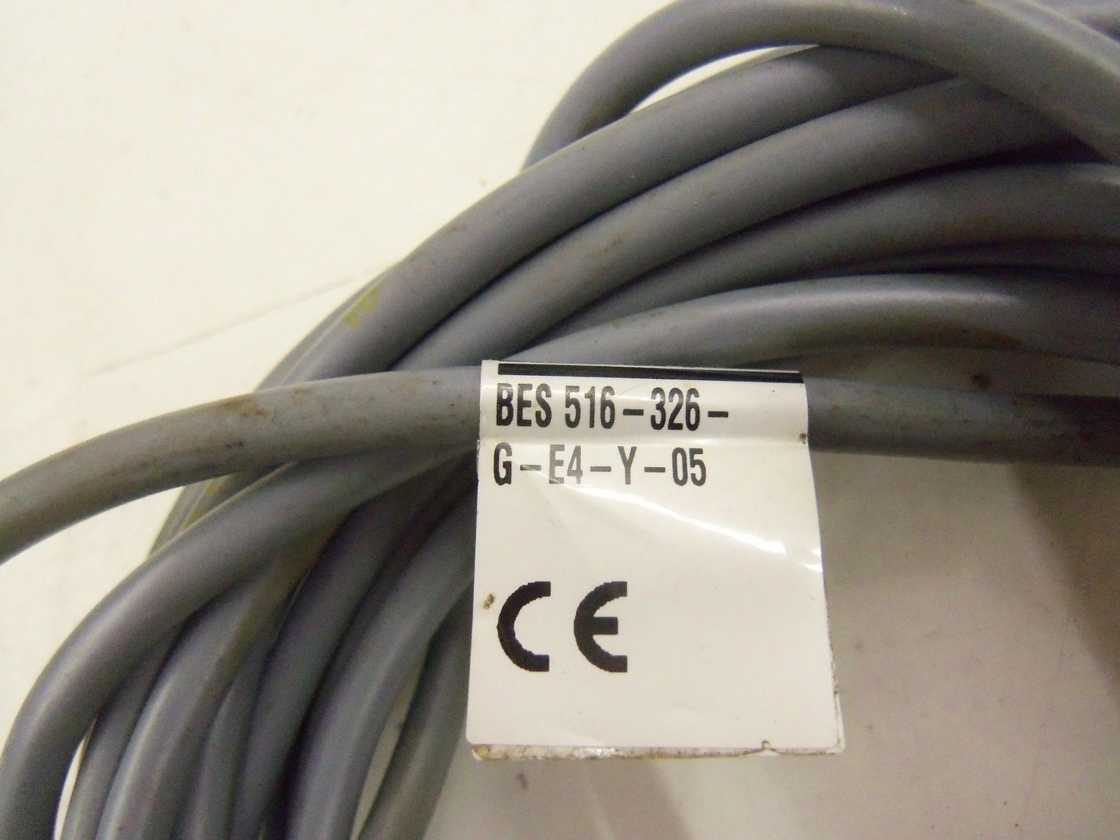 BALLUFF BES 516-326-G-E4-Y-05 *USED*