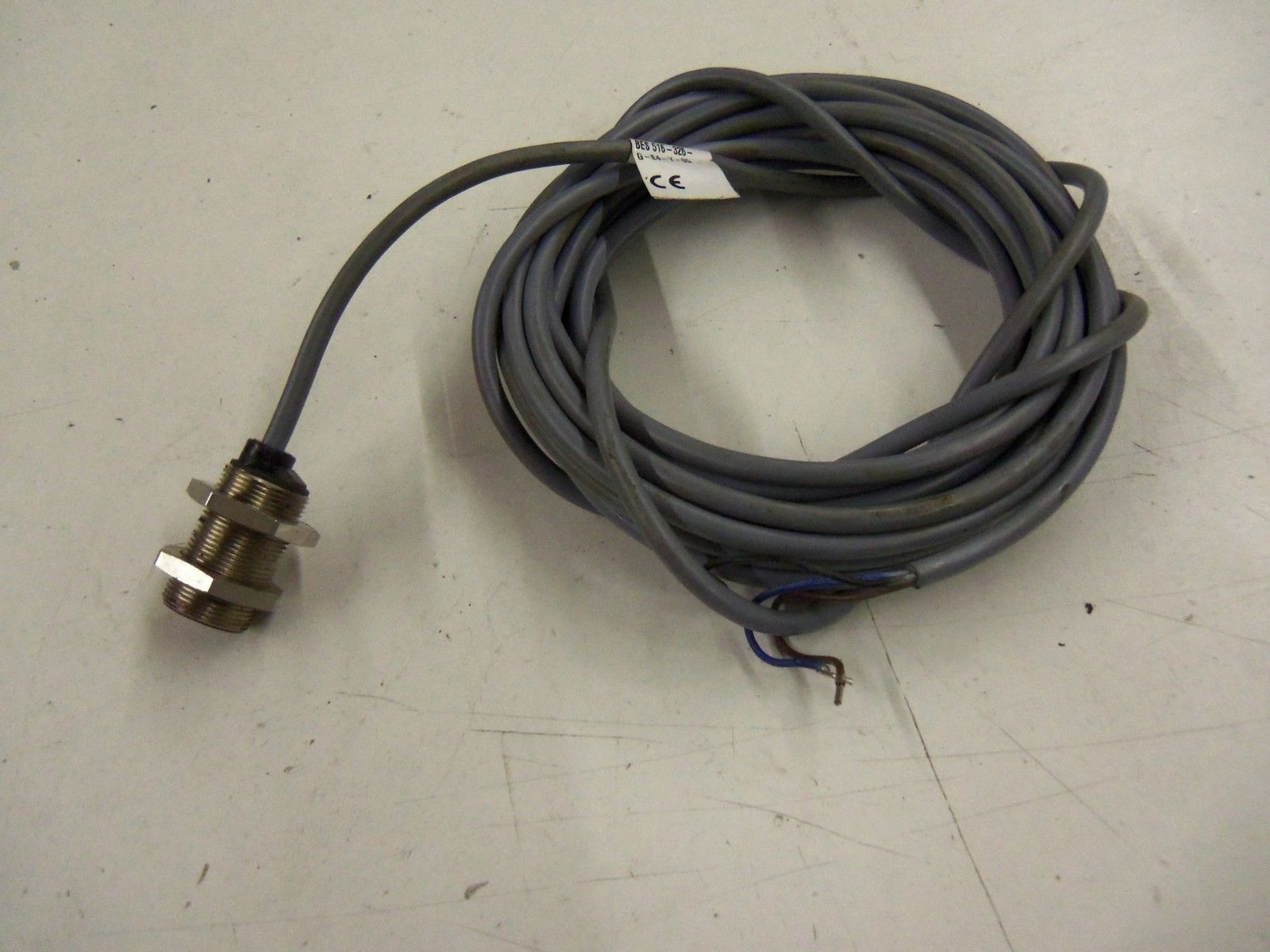 BALLUFF BES 516-326-G-E4-Y-05 *USED*