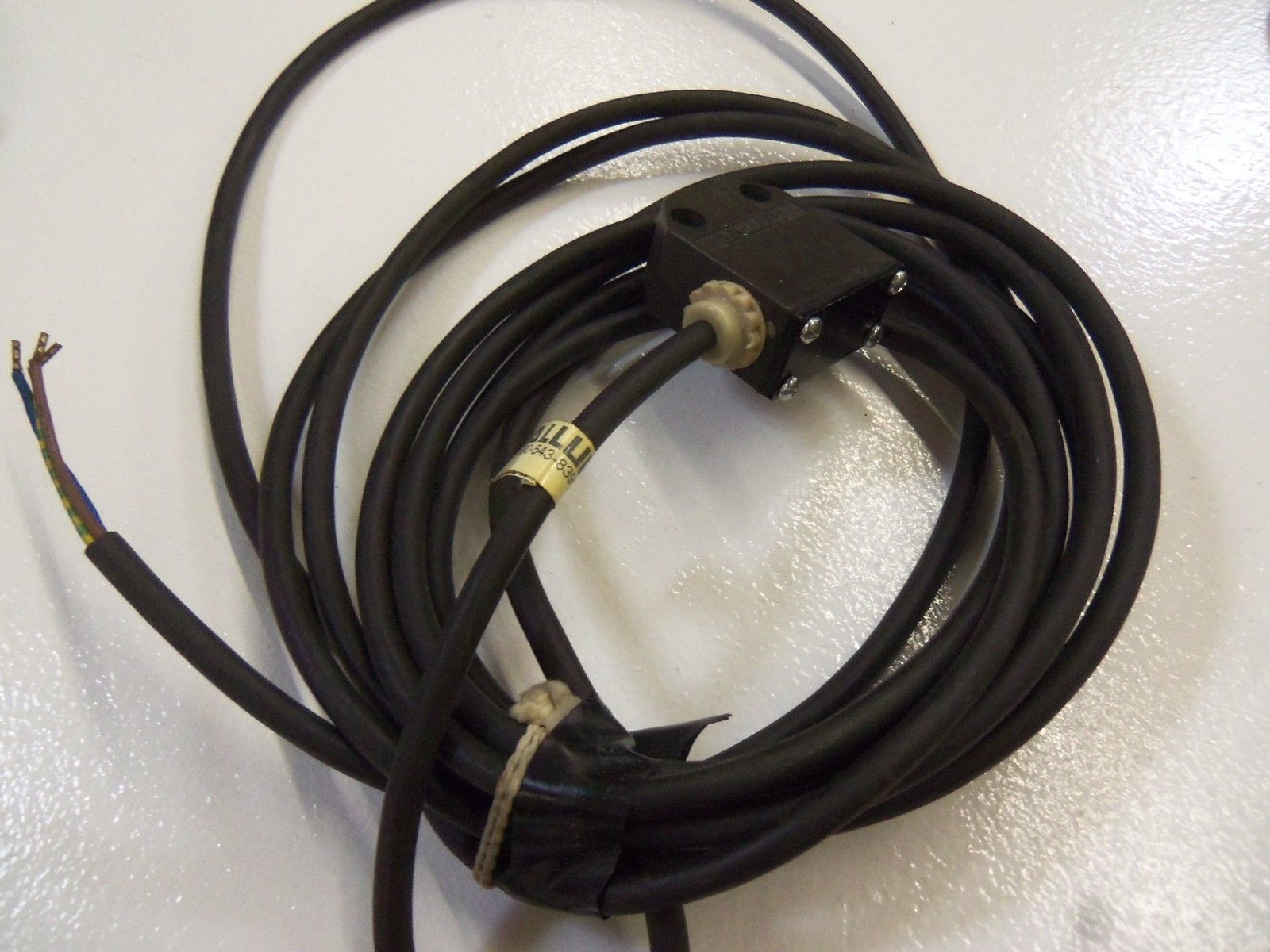 BALLUFF BES 516-422-HO-X-PU-05 *USED*