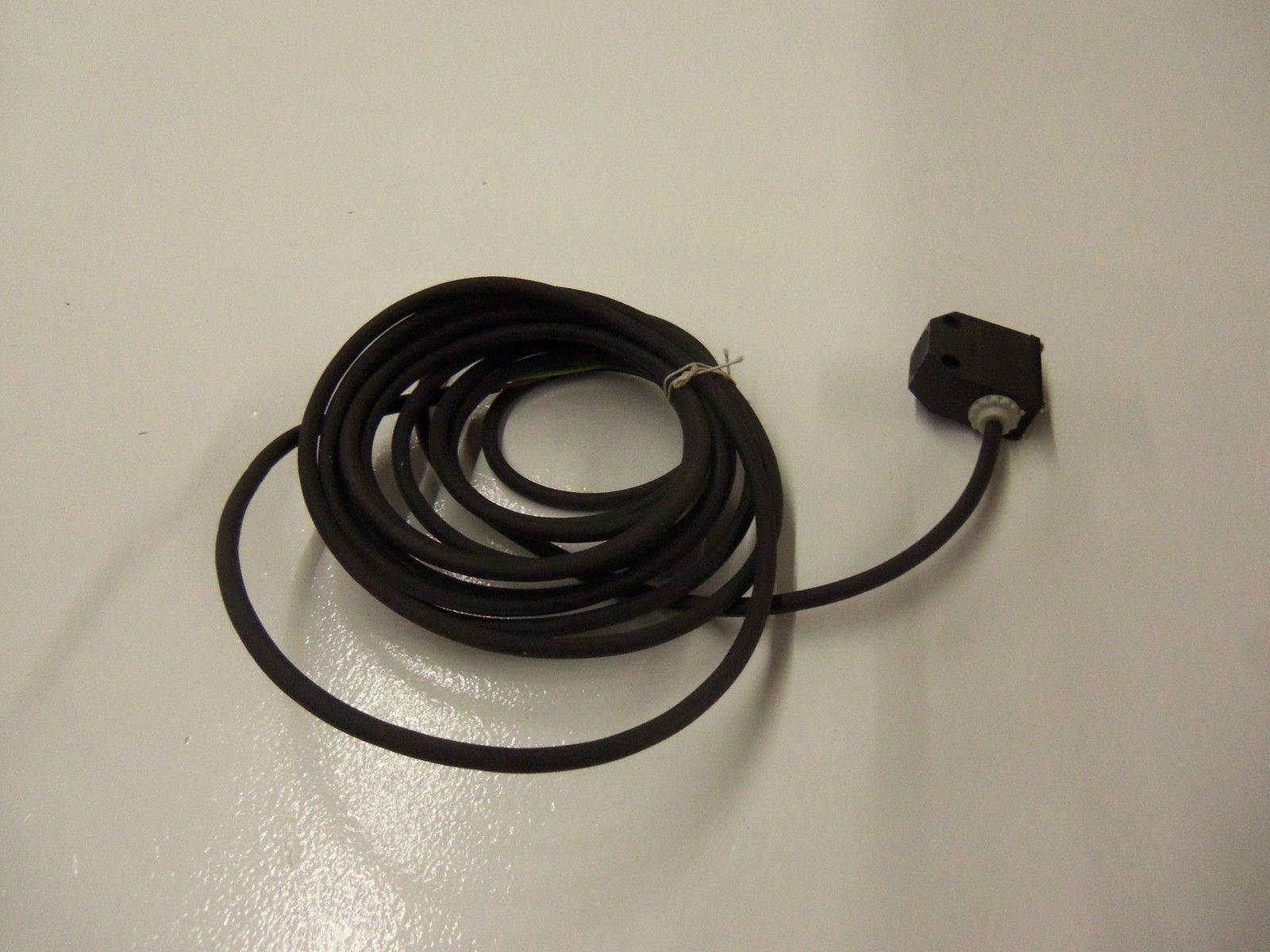 BALLUFF BES 516-422-H2-Z-PU-05 *USED*