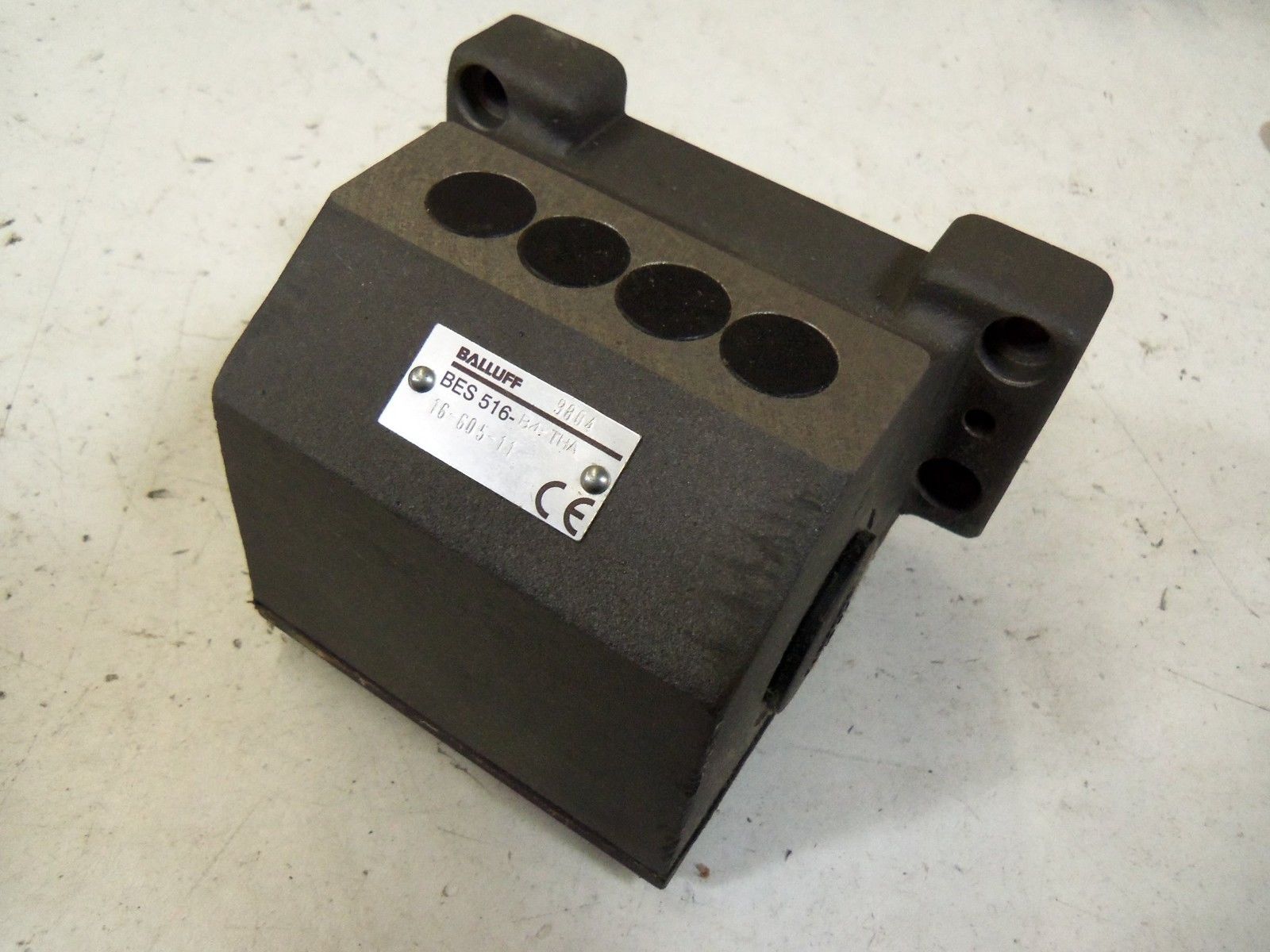 BALLUFF BES 516-B4-THA *NEW NO BOX*
