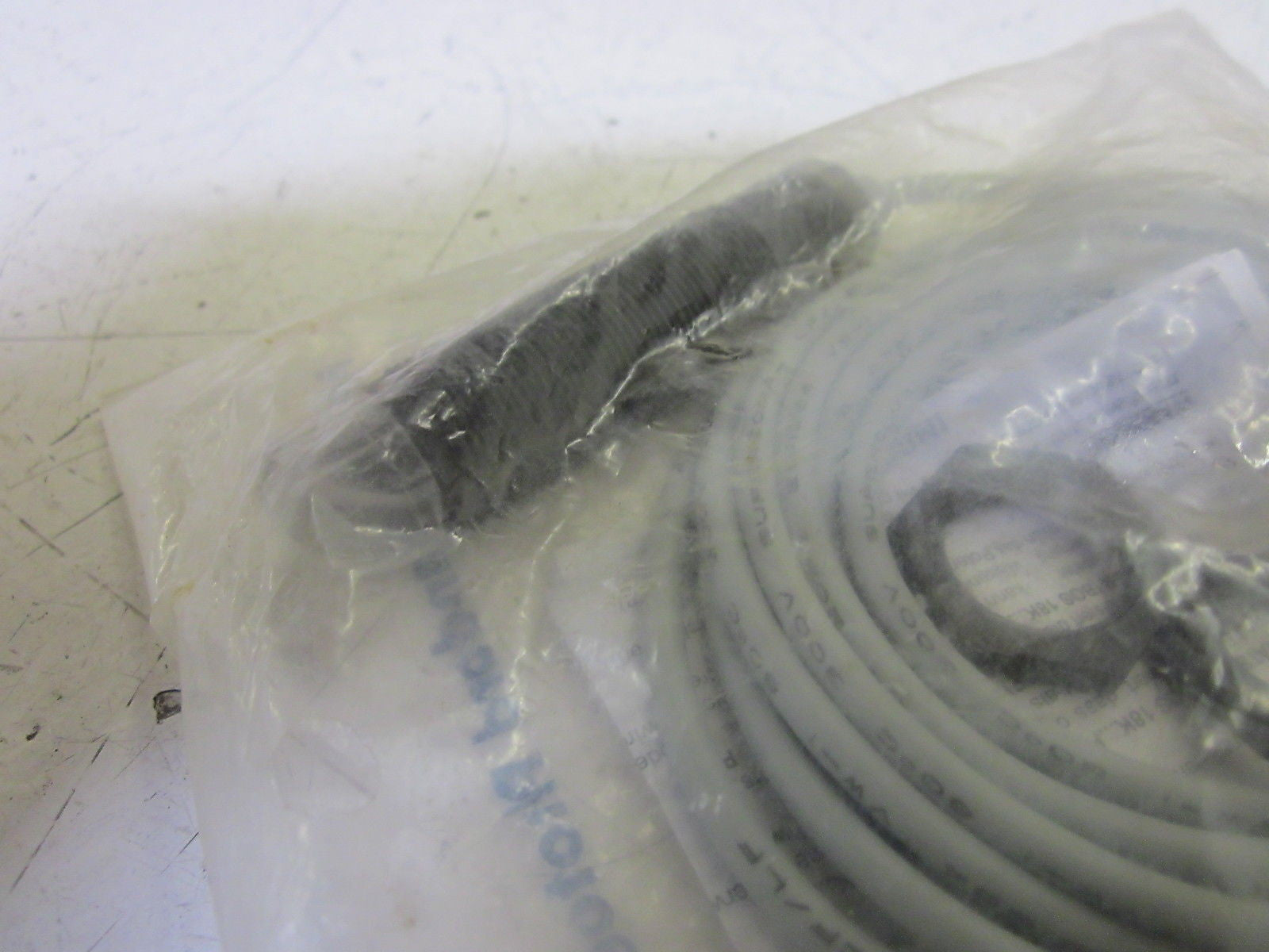 BALLUFF BLS 18KW-XX-1P-L-02 BEAM PHOTOELECTRIC EMITTER *NEW IN A FACTORY BAG*