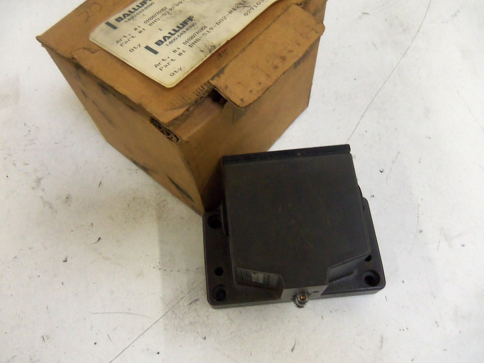 BALLUFF BNS-519-D02-R12-100-10 *NEW IN BOX*