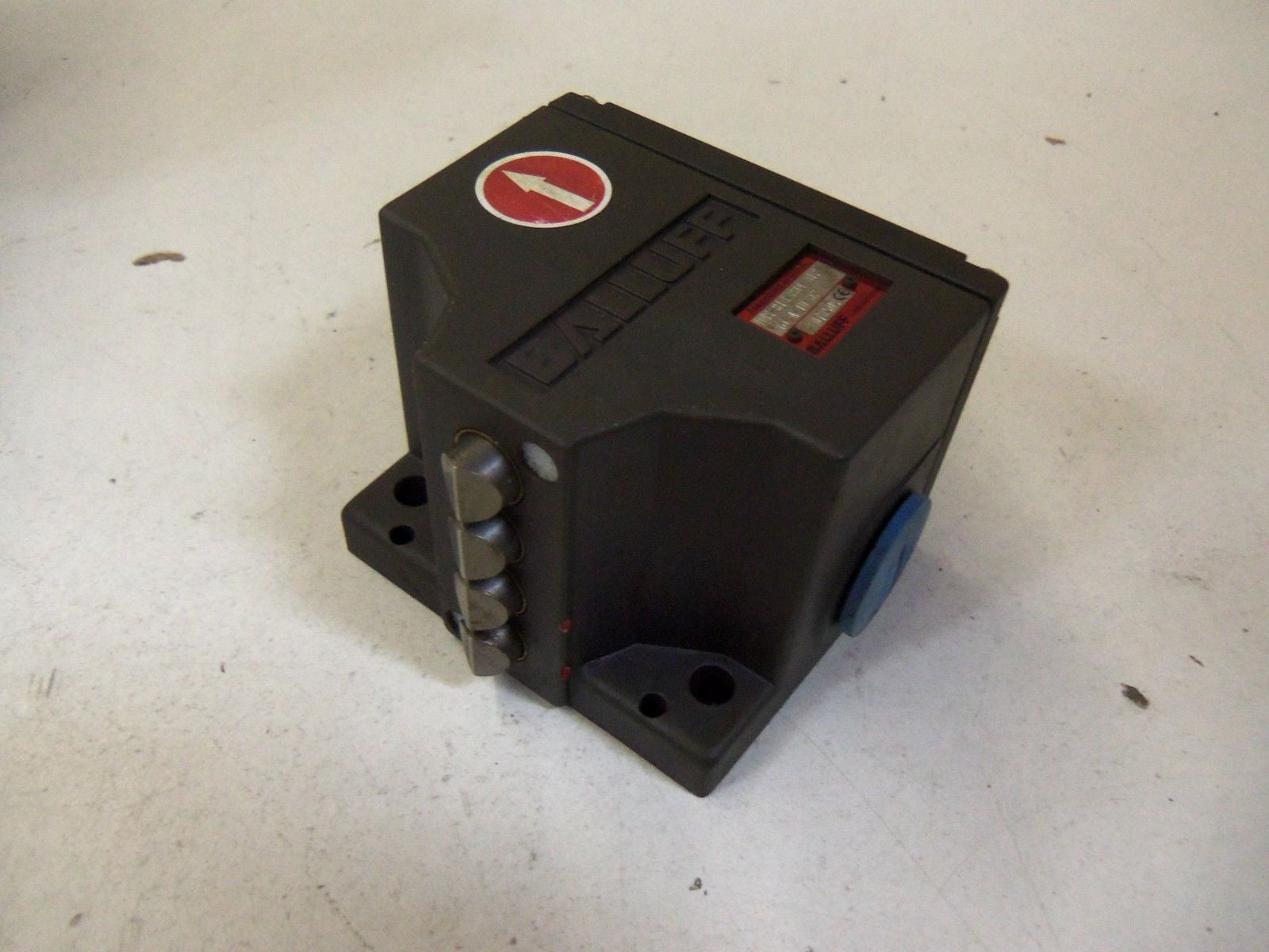BALLUFF BNS-813-B04-012-61-A-10-02 *USED*