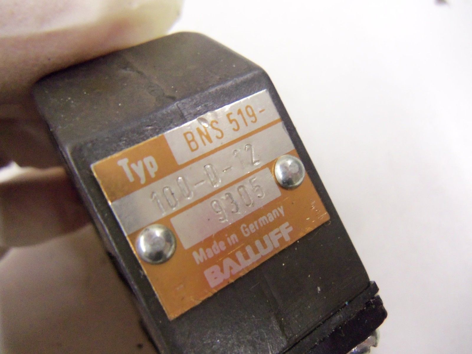 BALLUFF BNS519-100-D-12 *USED*