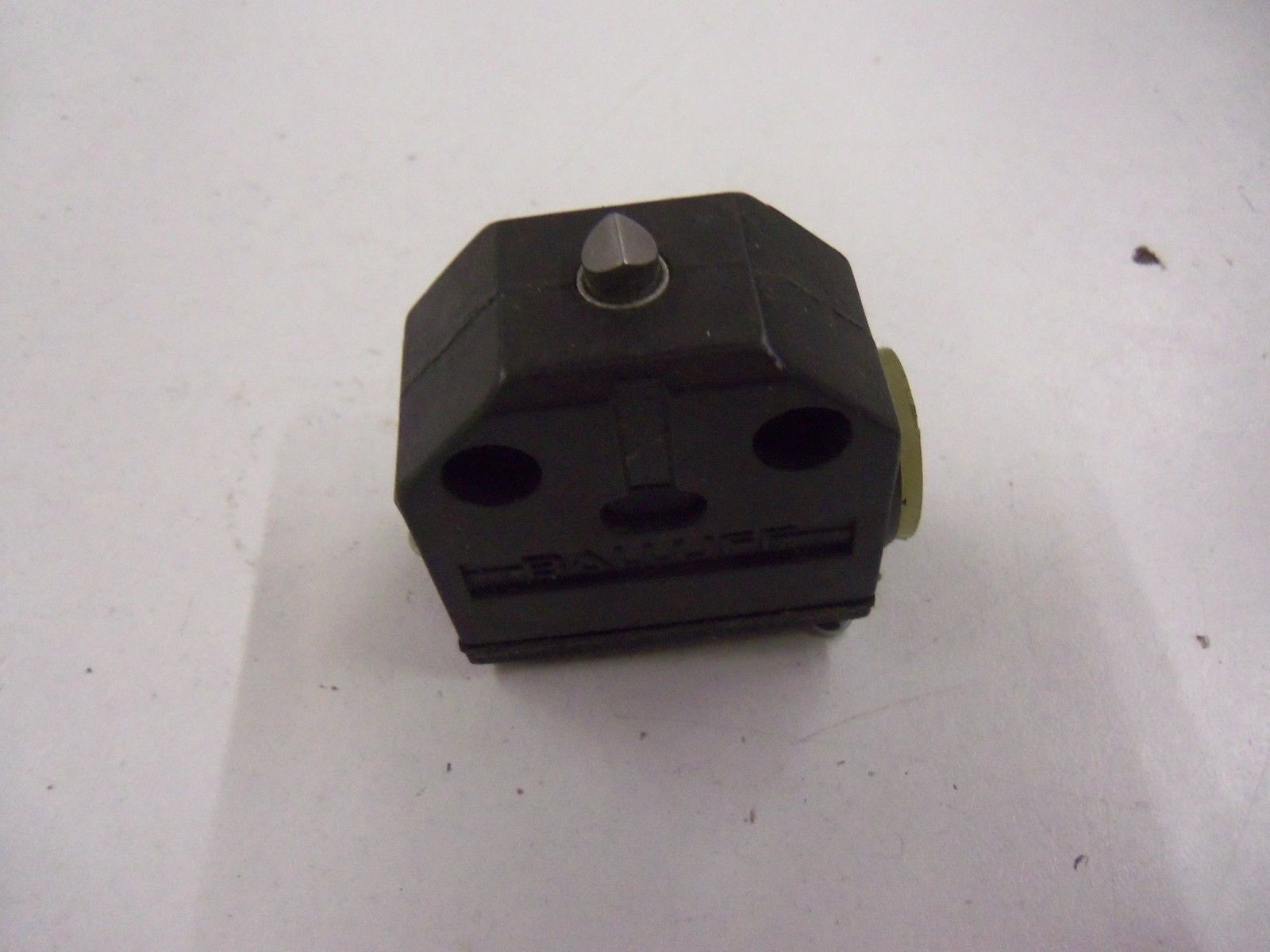 BALLUFF BNS519-100-D-12 *USED*