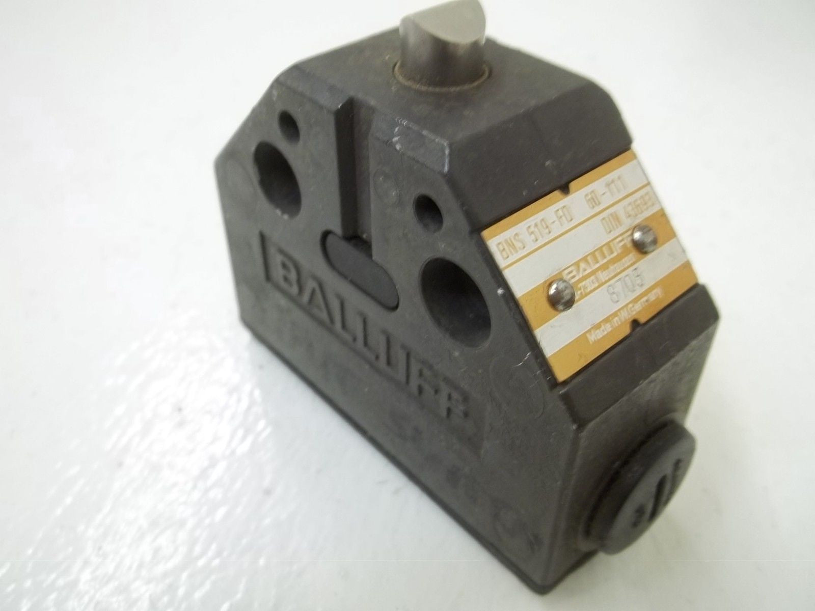 BALLUFF BNS519-FD 60-111 *USED*