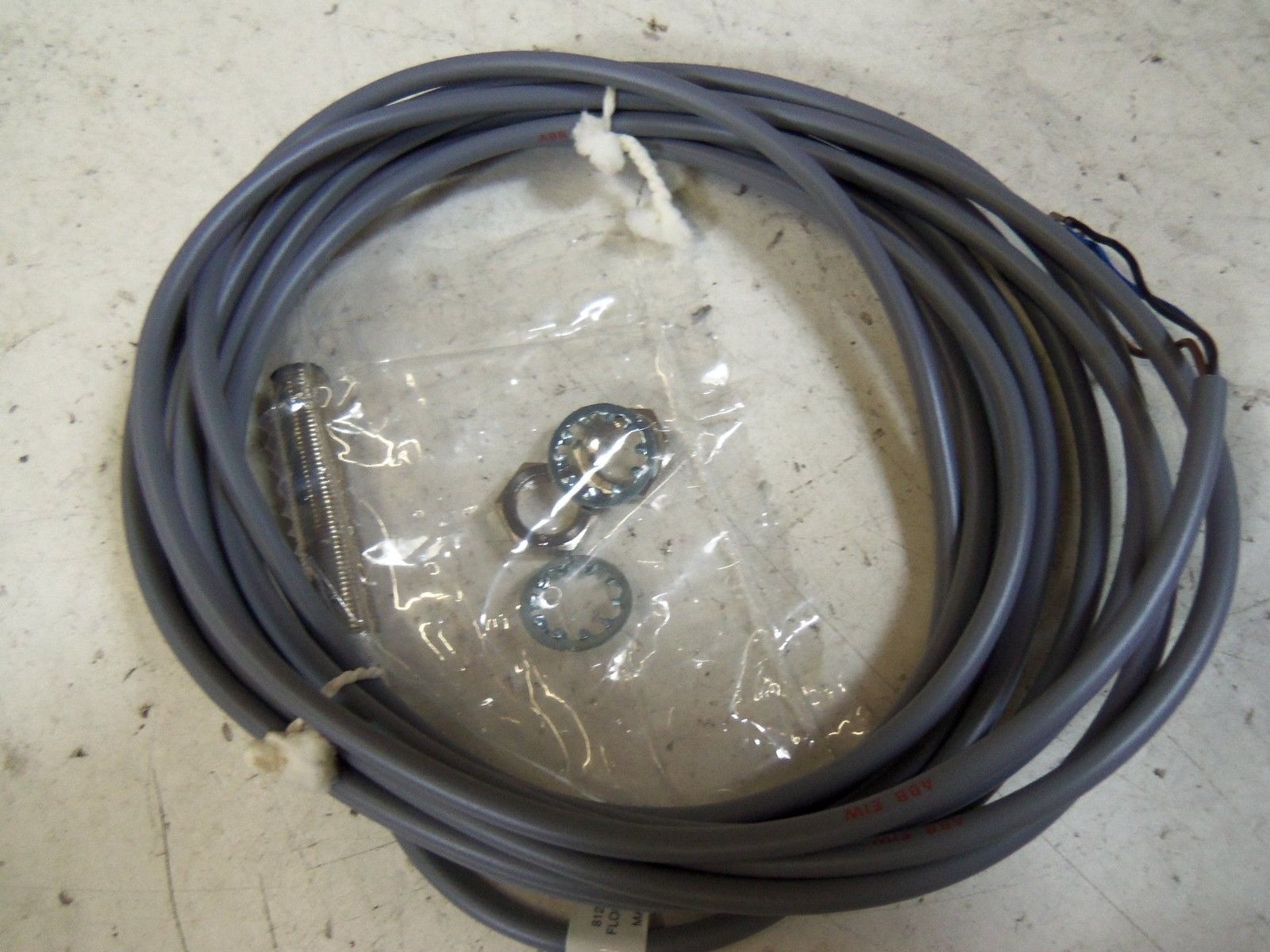 BALLUFF BOS-12M-PO-1XA-BO-C5 PHOTOELECTRIC SENSOR *NEW IN  BOX*