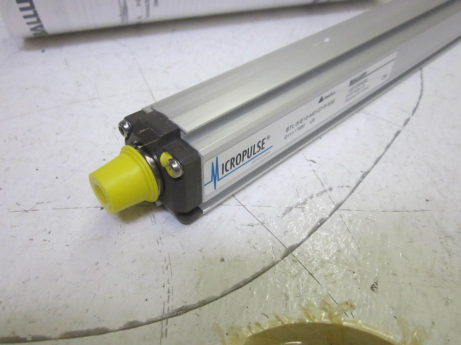 BALLUFF BTL-5-E10-M0127-P-S32 TRANSDUCER  *NEW IN BOX*