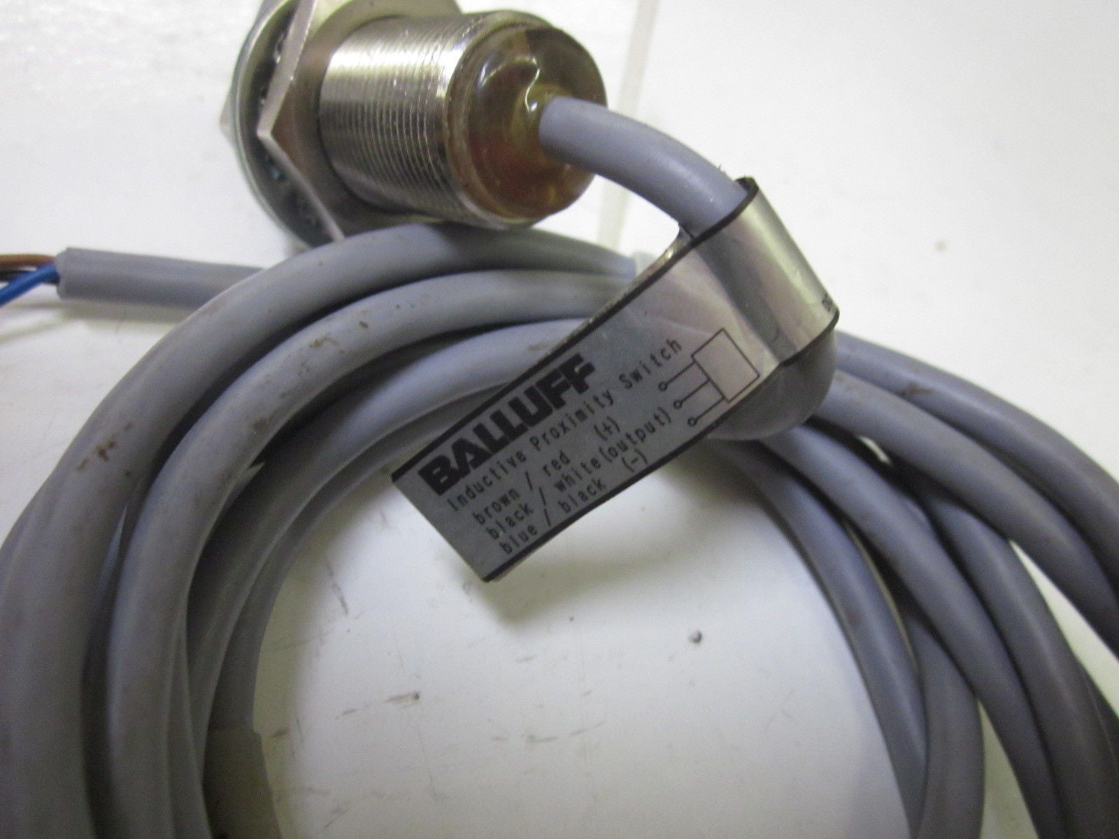 BALLUFF C302100101 *NEW NO BOX*