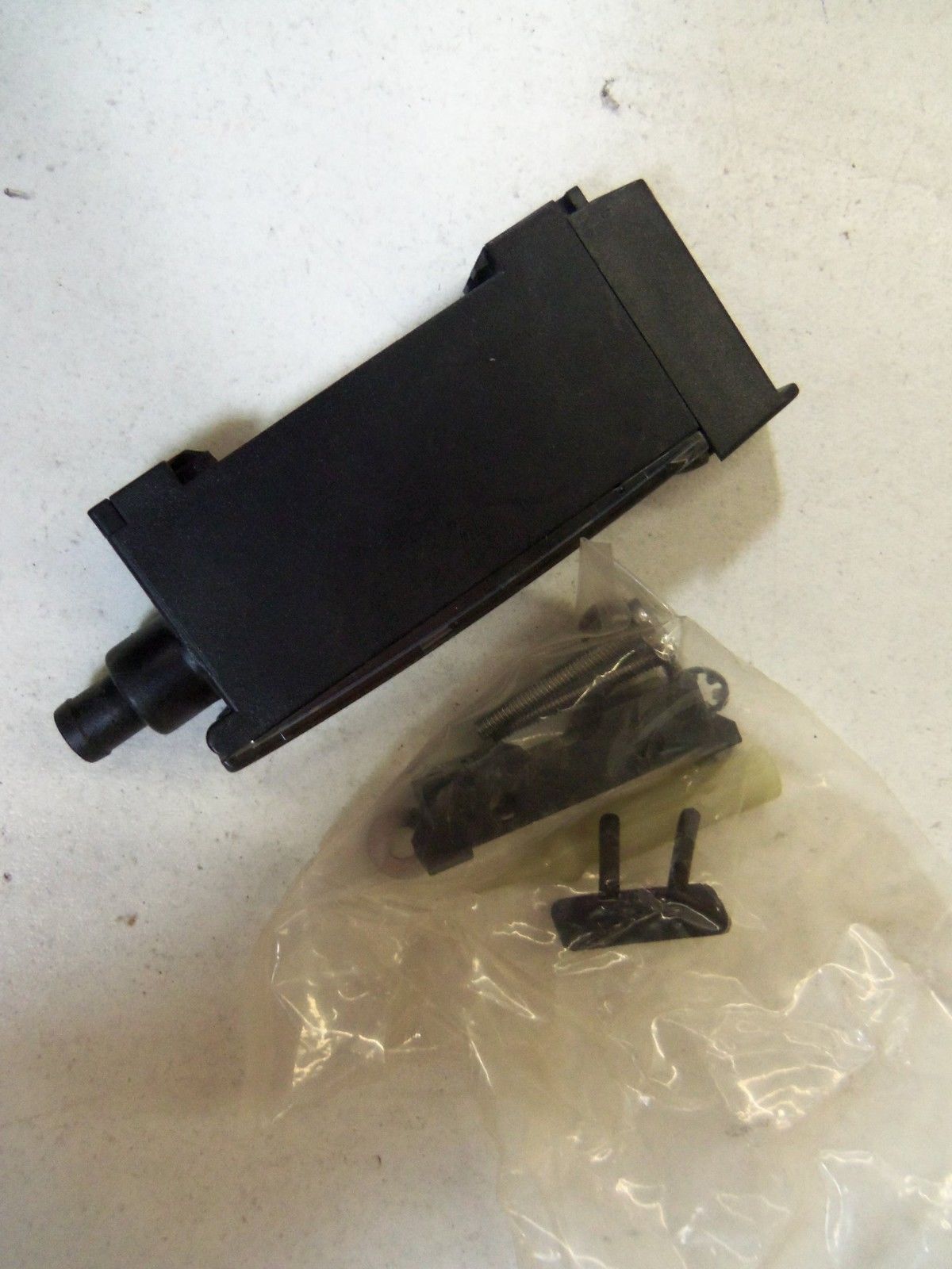 BANNER ENGINEERING D11SP6FPQ 43350 *NEW IN BOX*
