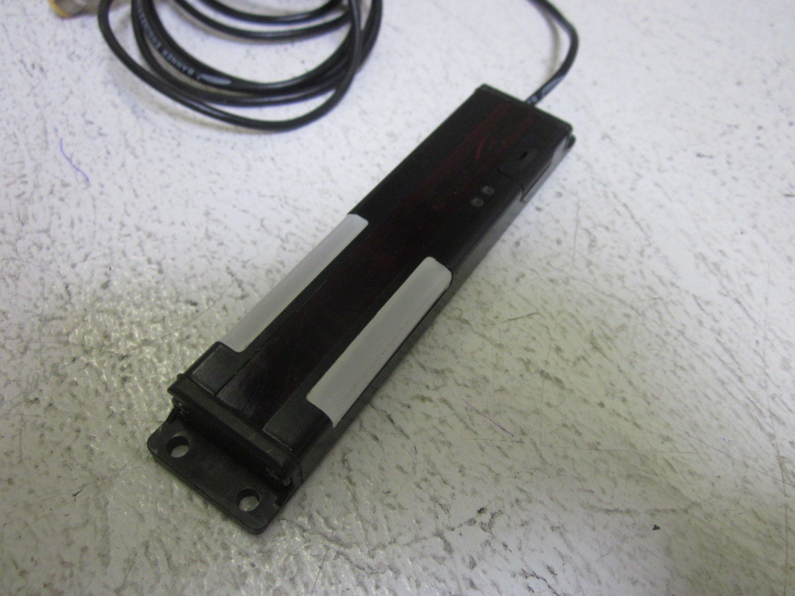 BANNER ENGINEERING PVA100P6EQ PVA SERIES LIGHT SCREEN EMMITER *USED*