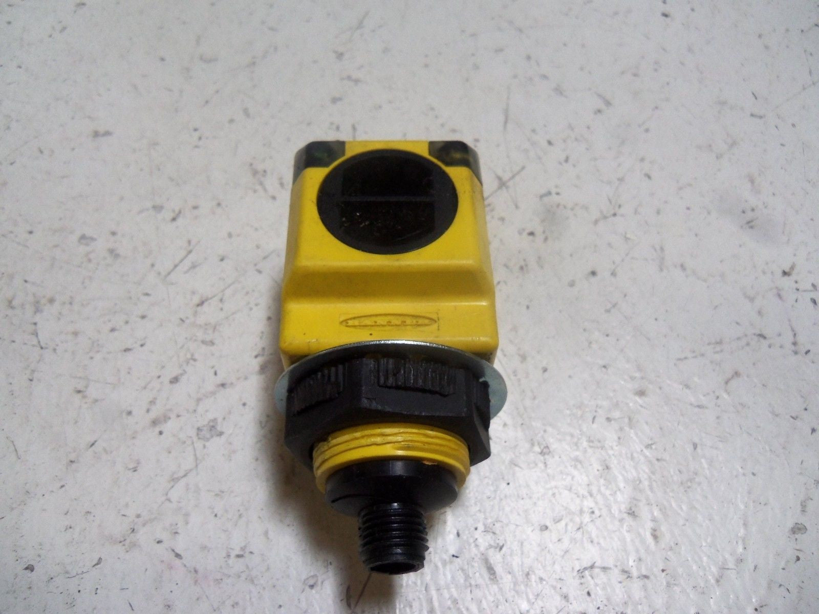BANNER ENGINEERING Q40AW3FF600Q1 QUICK DISCONNECT CONNECTOR *USED*