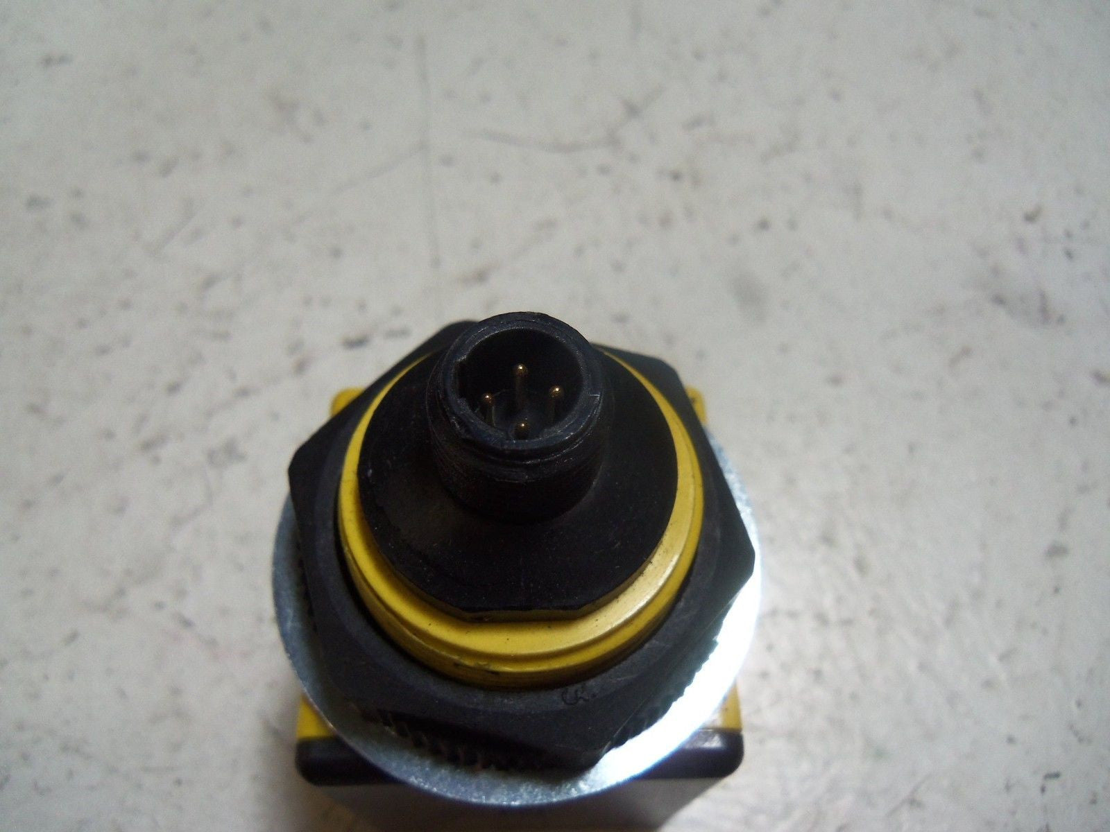 BANNER ENGINEERING Q40AW3FF600Q1 QUICK DISCONNECT CONNECTOR *USED*
