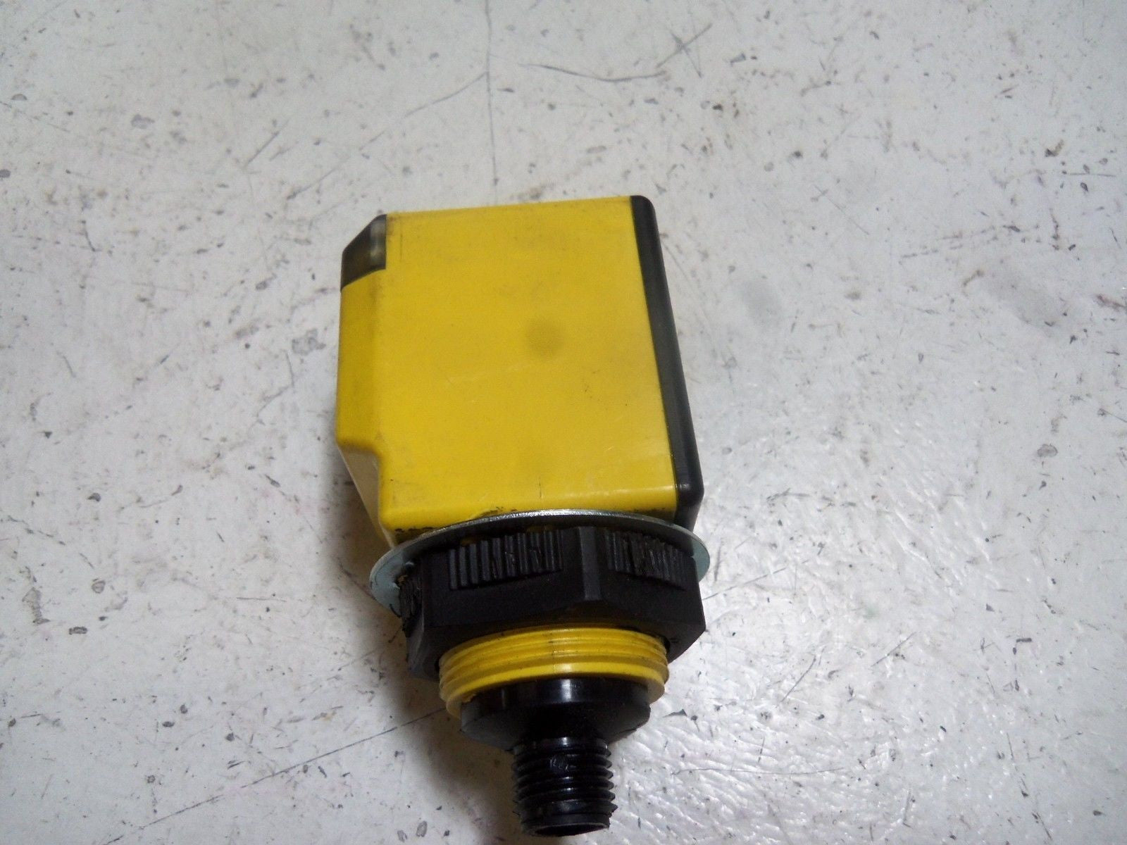 BANNER ENGINEERING Q40AW3FF600Q1 QUICK DISCONNECT CONNECTOR *USED*