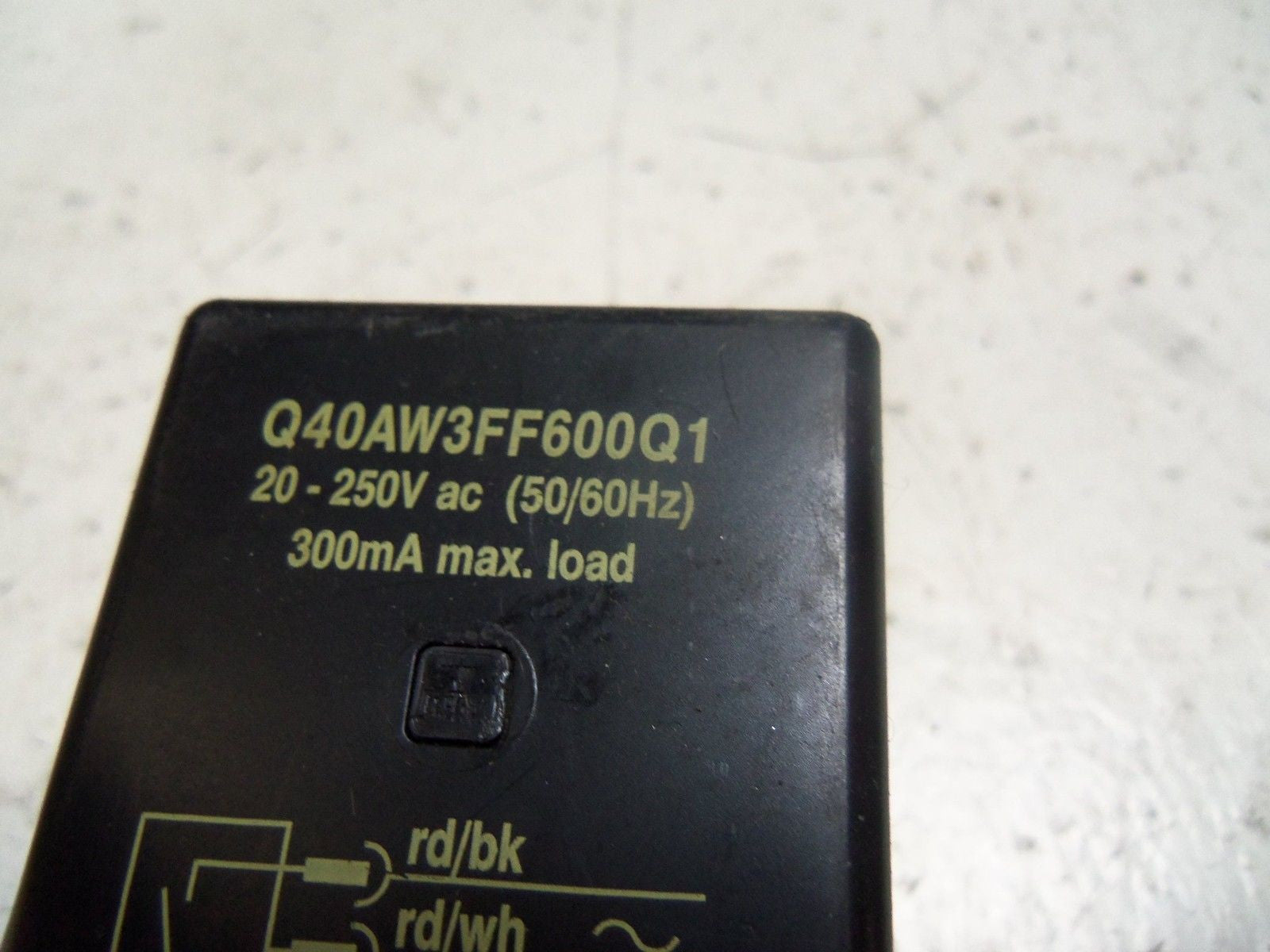 BANNER ENGINEERING Q40AW3FF600Q1 QUICK DISCONNECT CONNECTOR *USED*