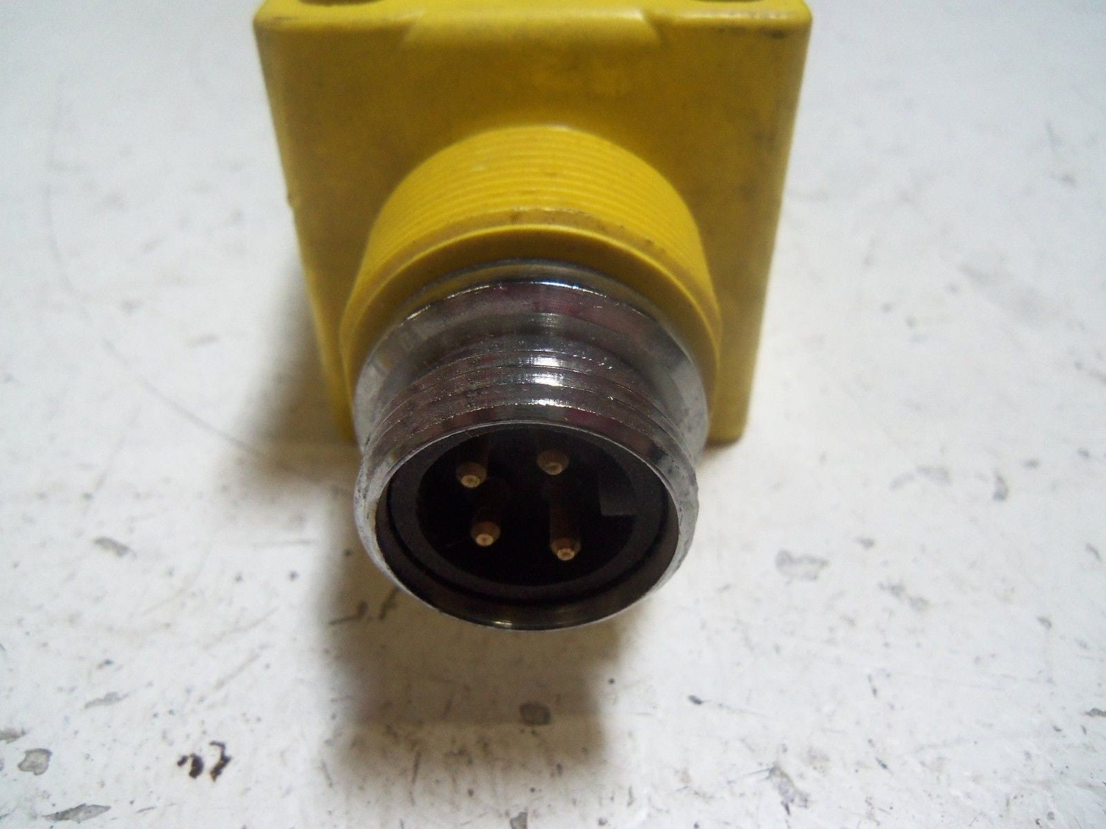BANNER ENGINEERING Q45BB6RQ QUICK DISCONNECT CONNECTOR *USED*