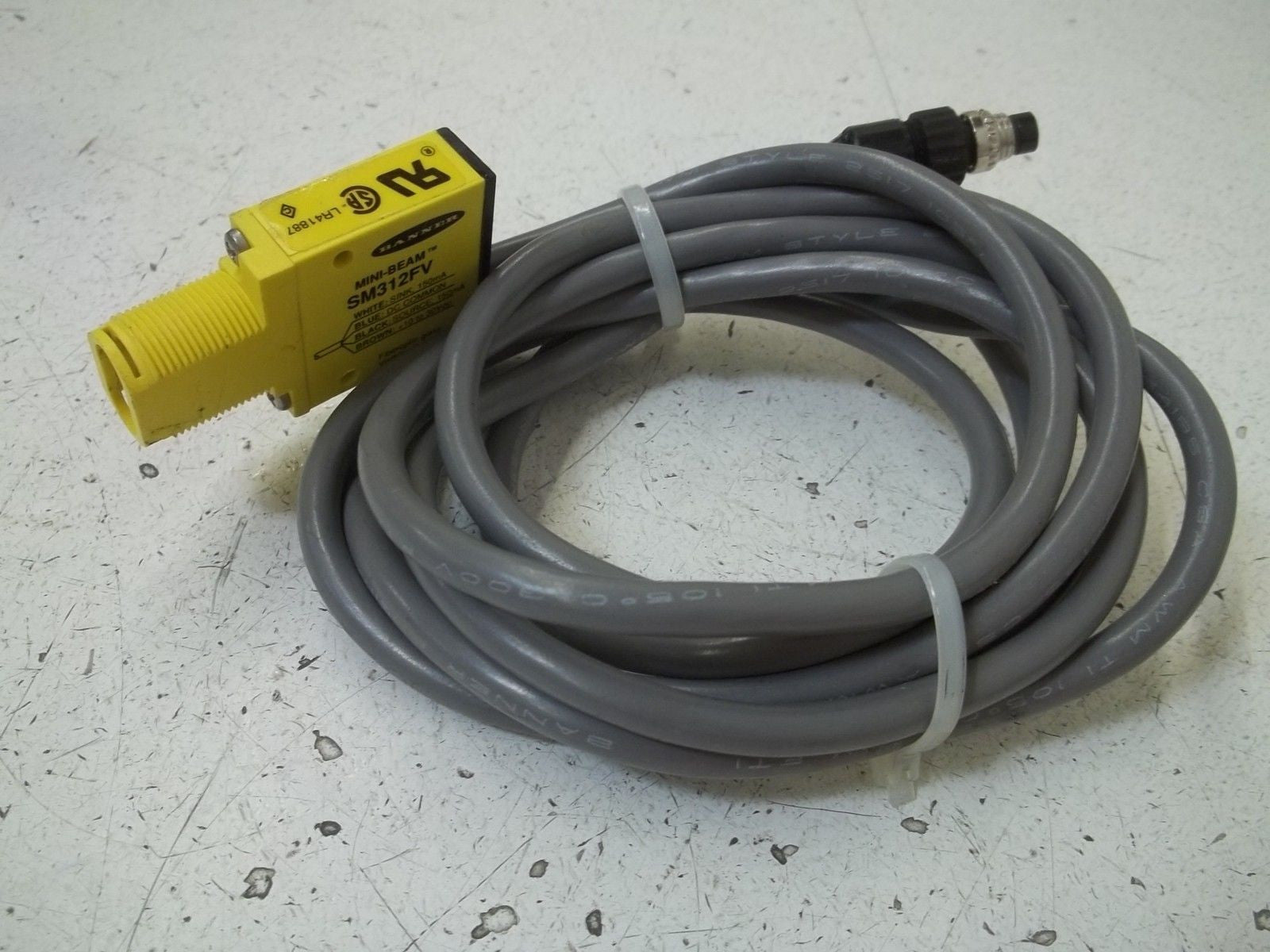 BANNER ENGINEERING SM312FV PHOTOELECTRIC SENSOR *USED*