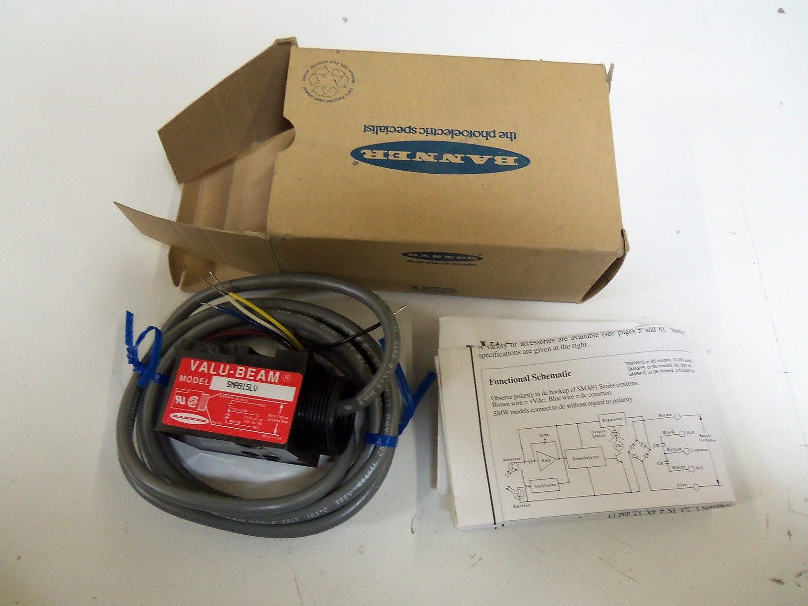 BANNER ENGINEERING SMA915LV PHOTOELECTRIC SENSOR *NEW IN BOX*