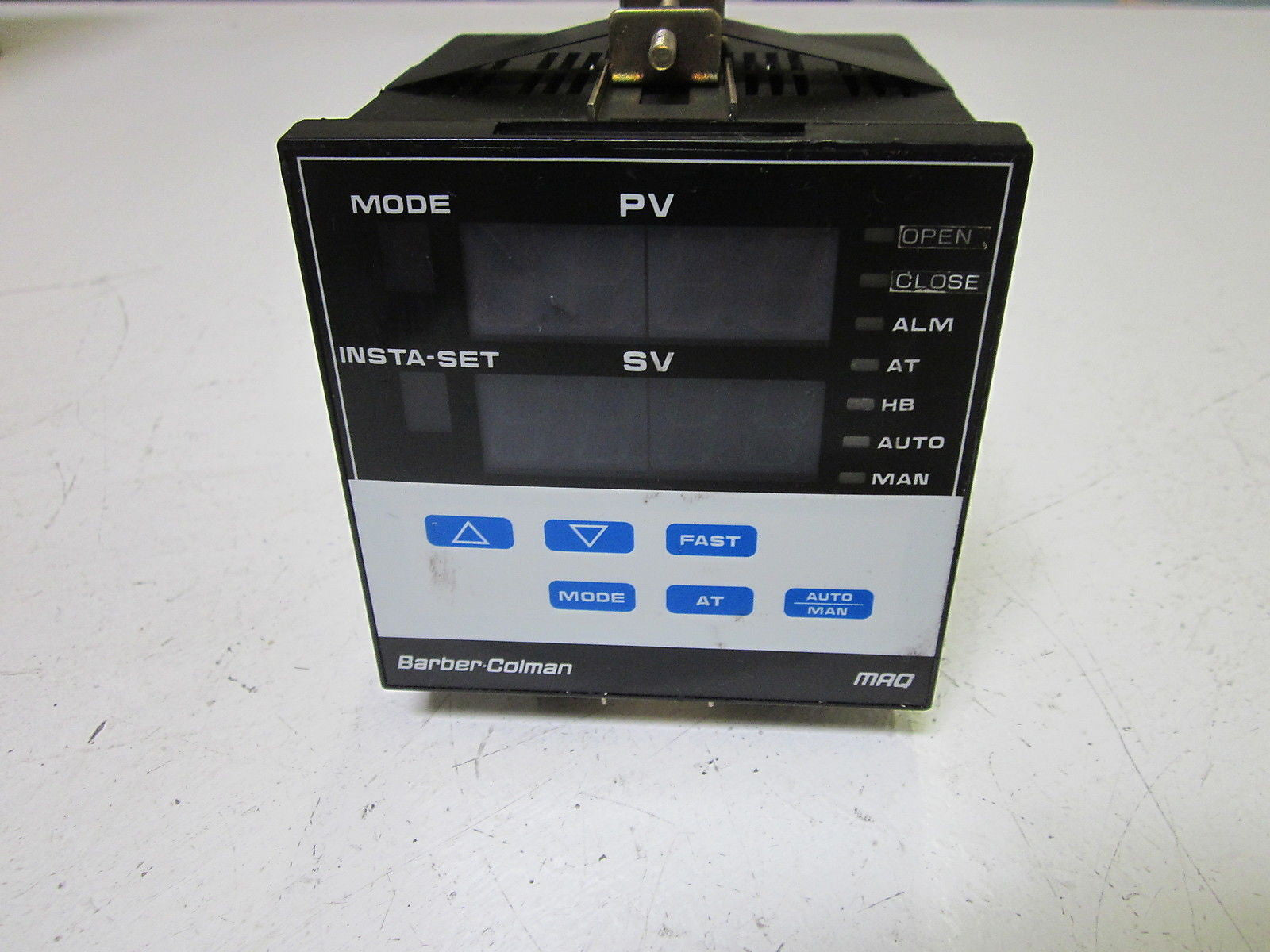 BARBER-COLMAN  MAQ6-60301 TEMPERATURE CONTROLLER  *USED*