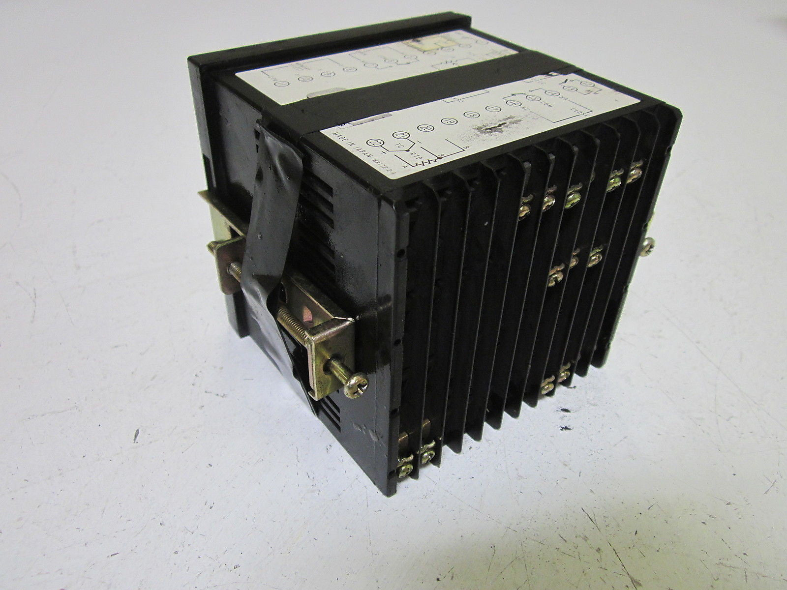 BARBER-COLMAN  MAQ6-60301 TEMPERATURE CONTROLLER  *USED*