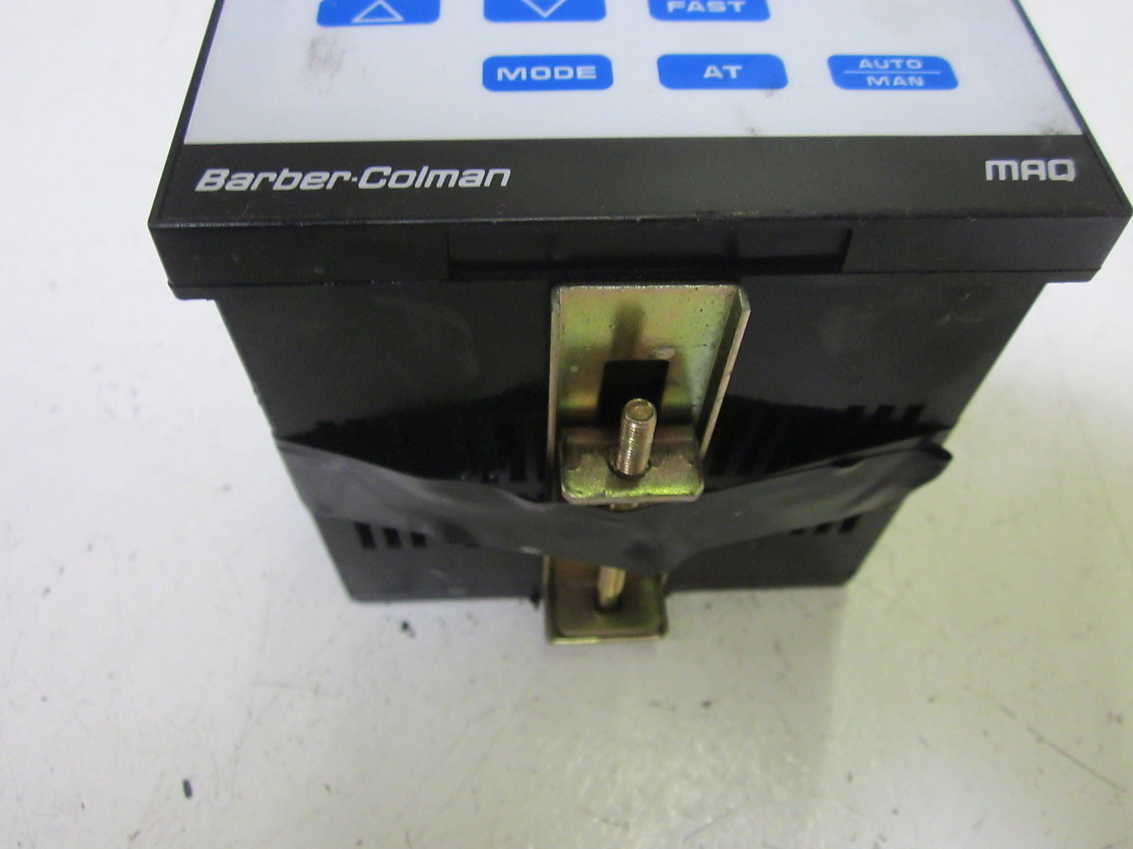 BARBER-COLMAN  MAQ6-60301 TEMPERATURE CONTROLLER  *USED*