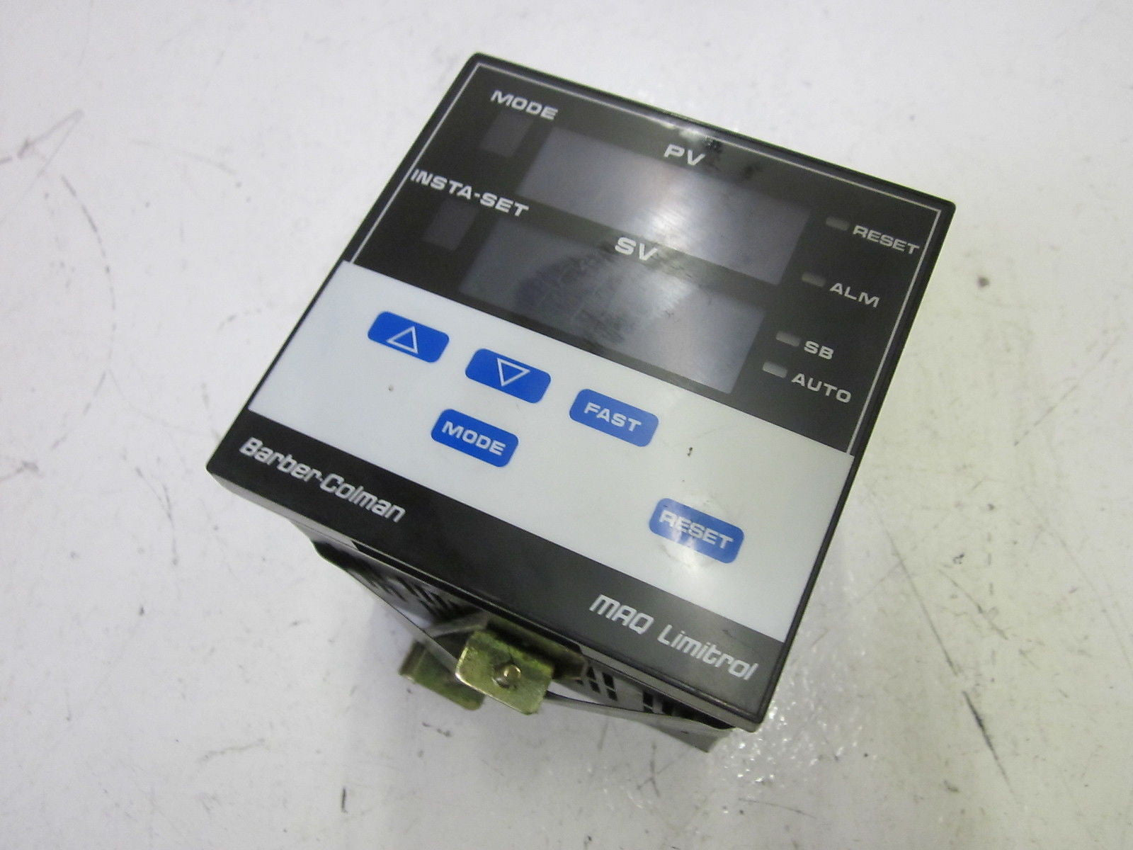 BARBER-COLMAN MAQ8-019 TEMPERATURE CONTROLLER *USED*