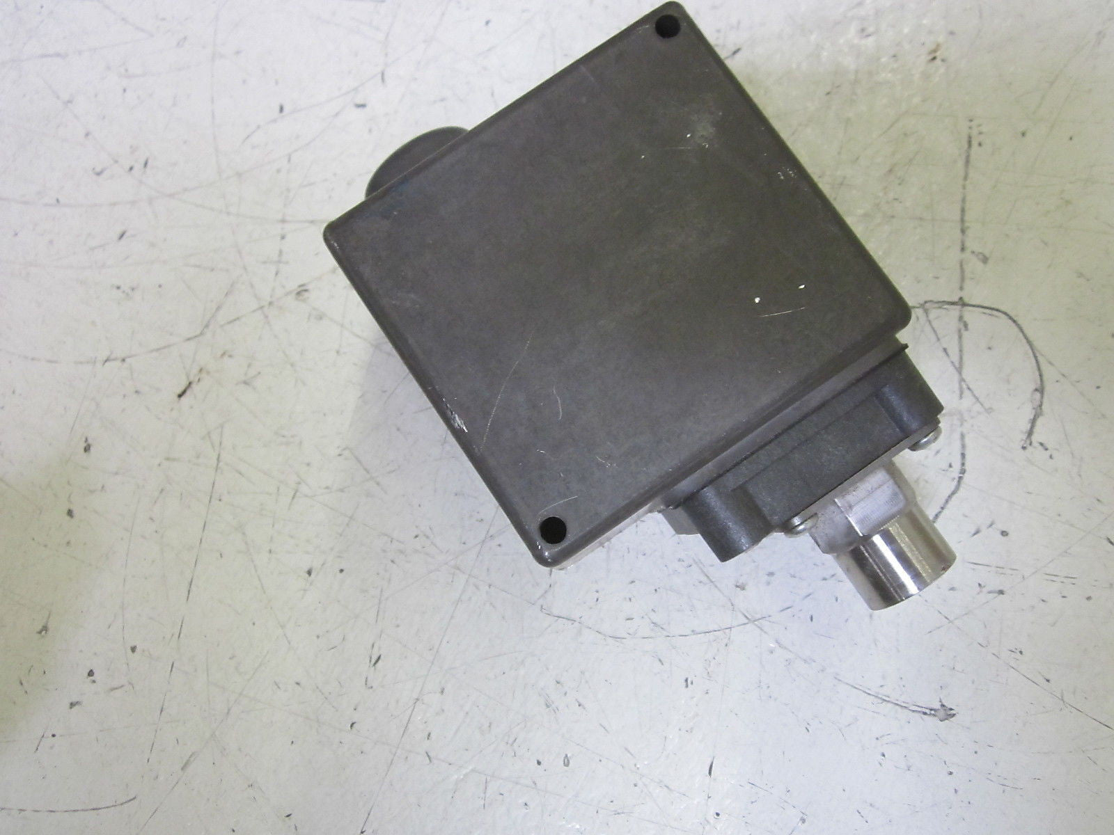 BARKSDALE 425N1-06 PRESSURE TRANSMITTER 12-32VDC *NEW NO BOX*