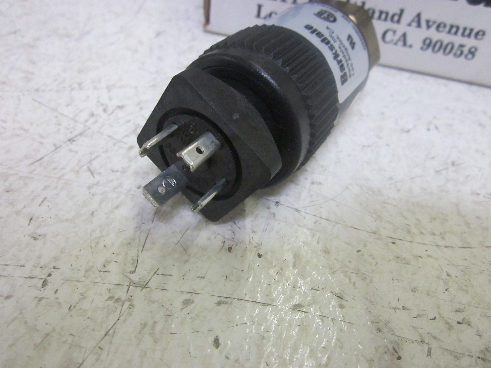 BARKSDALE 96201-BB1-Q28 PRESSURE SWITCH 5A 125/250VAC *NEW IN BOX*