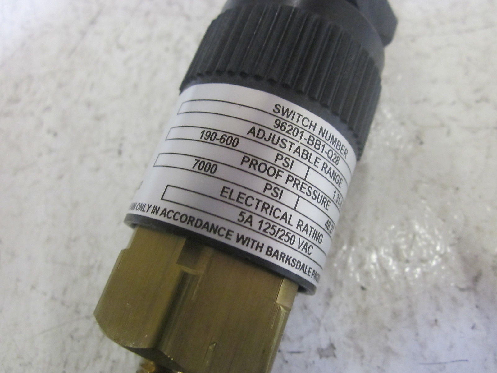 BARKSDALE 96201-BB1-Q28 PRESSURE SWITCH 5A 125/250VAC *NEW IN BOX*