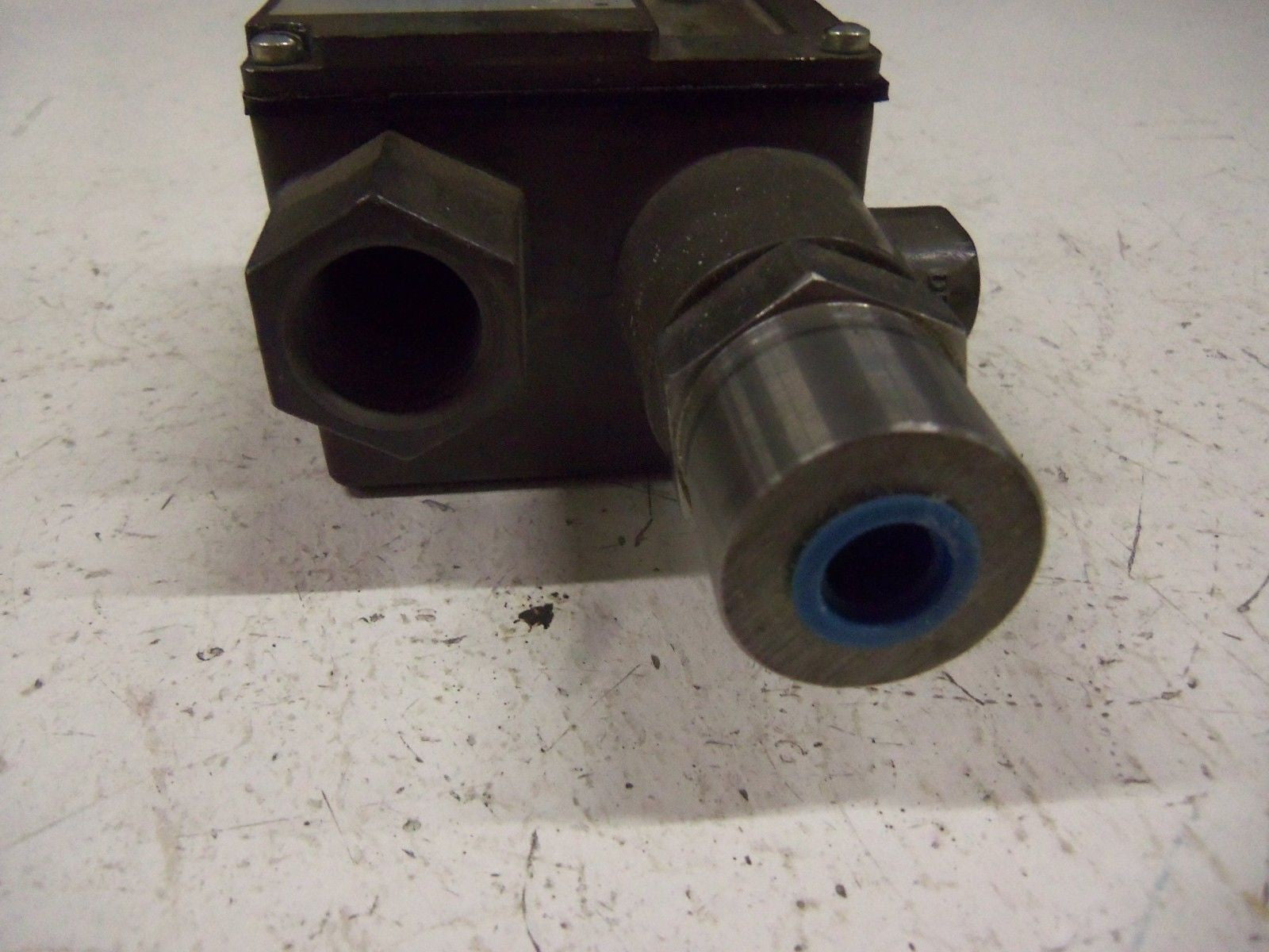BARKSDALE 9675-2 PRESSURE SWITCH *USED*
