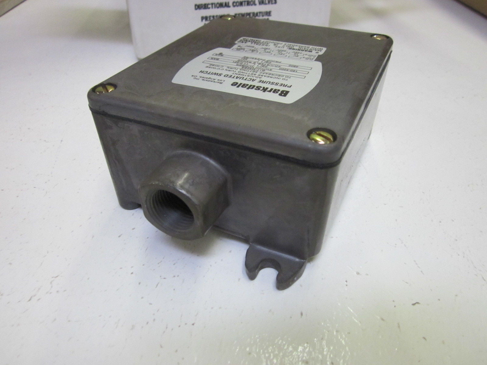 BARKSDALE B1T-M32SS PRESSURE ACTUATED SWITCH *NEW IN BOX*