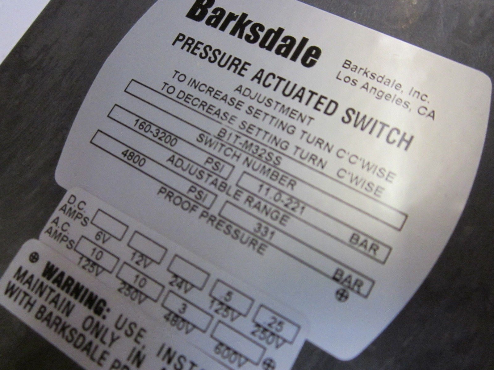 BARKSDALE B1T-M32SS PRESSURE ACTUATED SWITCH *NEW IN BOX*
