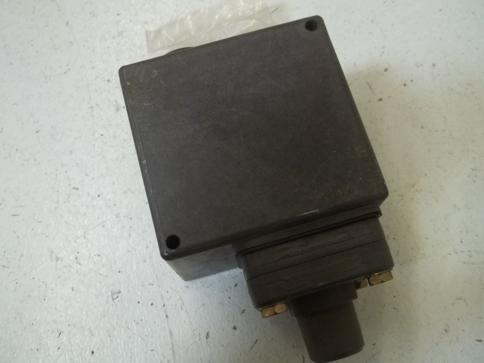 BARKSDALE E1H-R15 PRESSURE SWITCH ADJUSTABLE NSNP