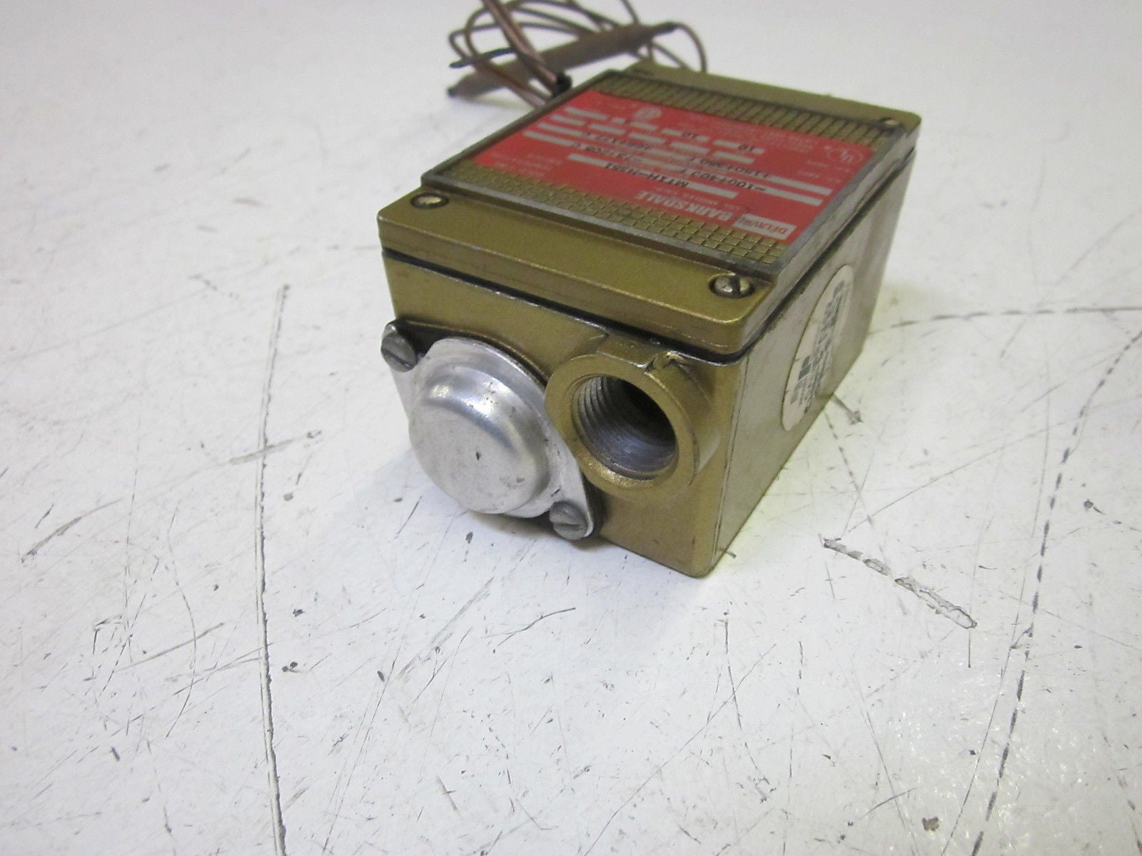 BARKSDALE MT1H-H351 TEMPERATURE SWITCH 125/250/480V *USED*