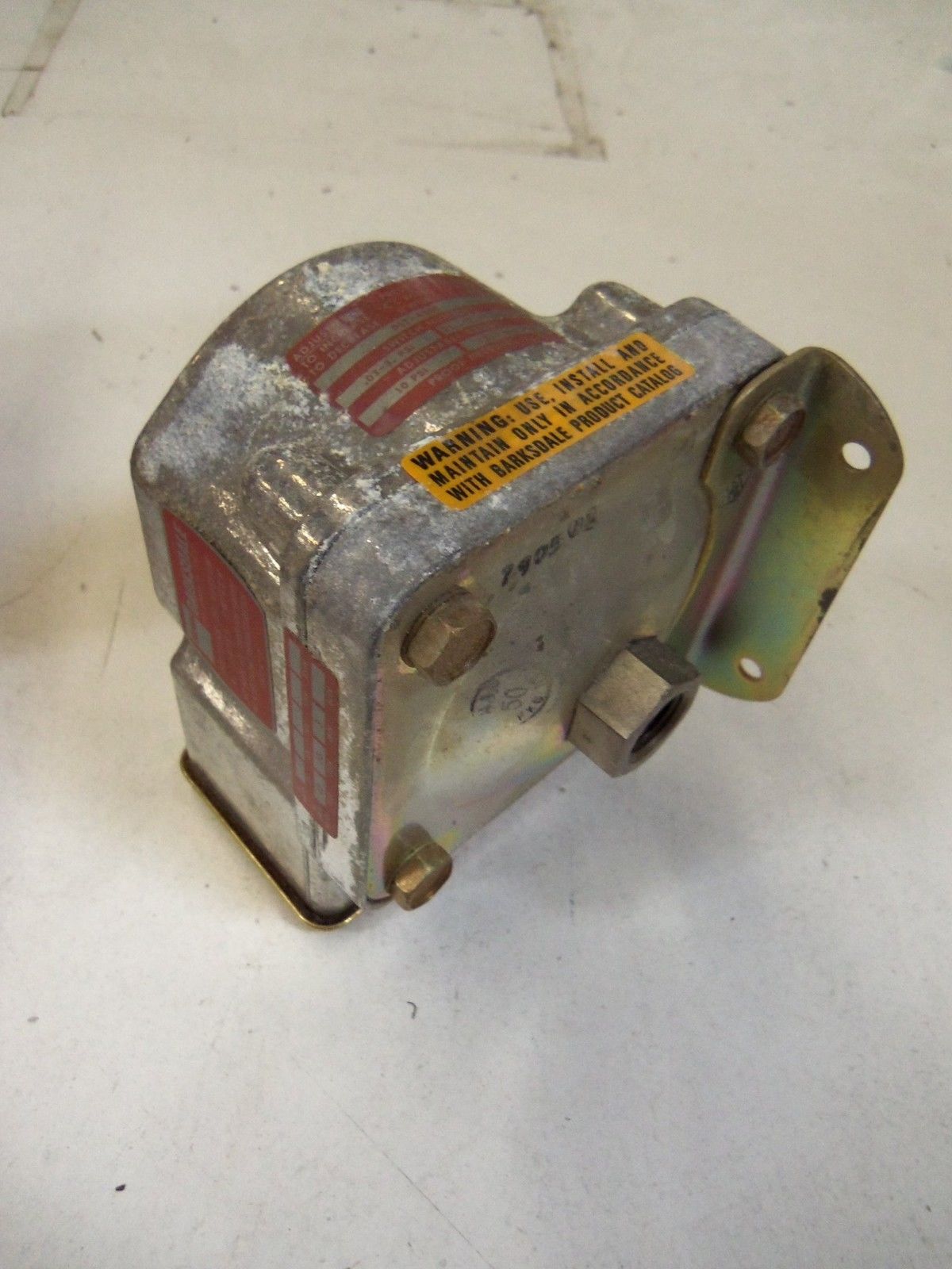 BARKSDALE D1T-A3SS PRESSURE SWITCH *USED*